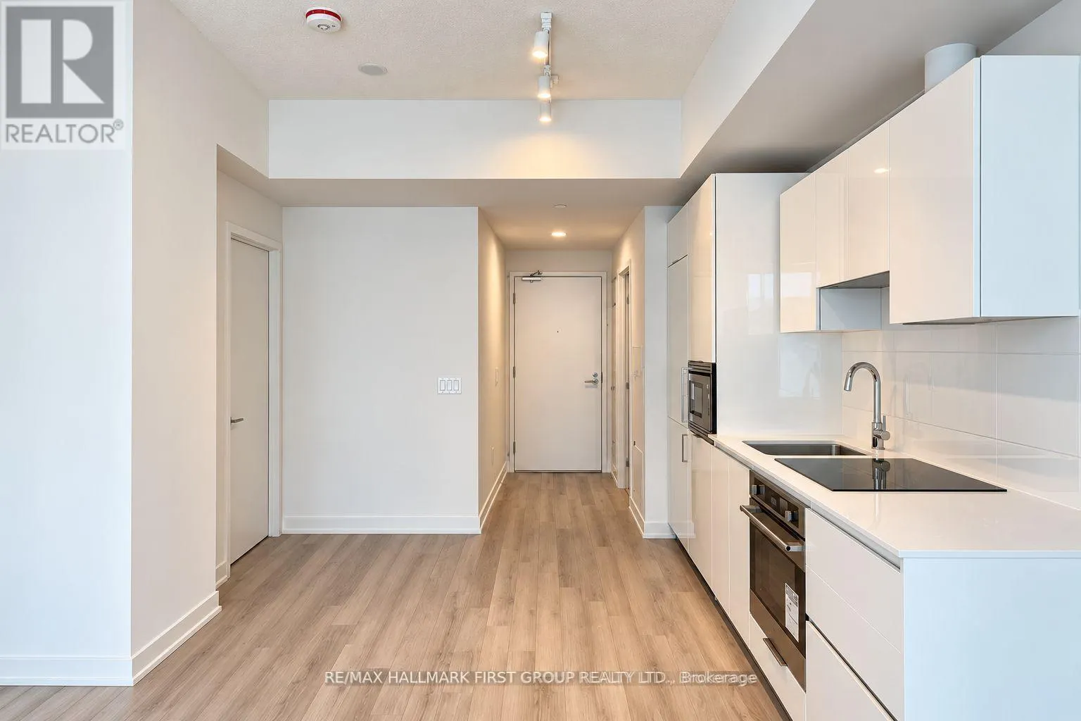 1235 - 230 SIMCOE STREET