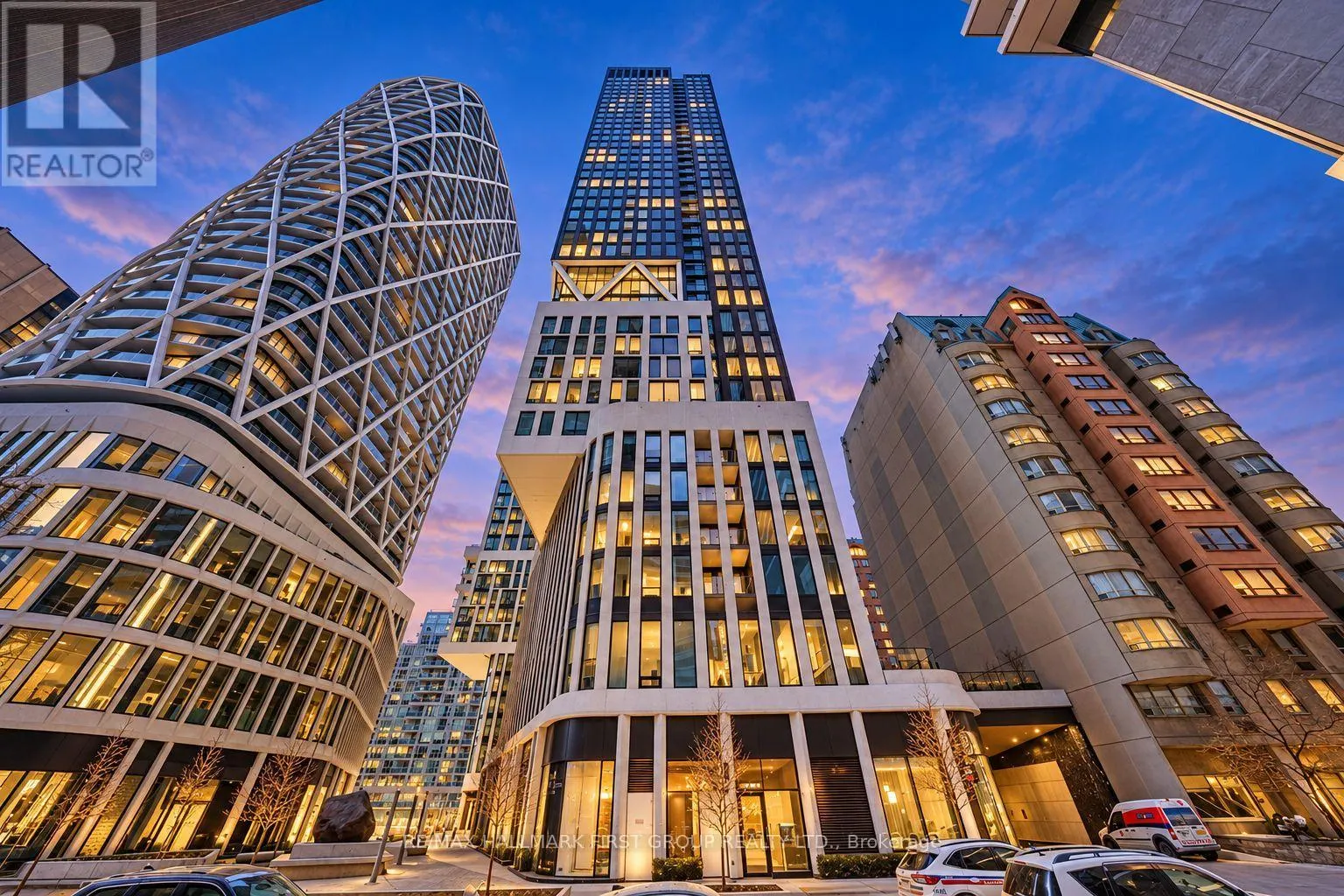 1235 - 230 SIMCOE STREET