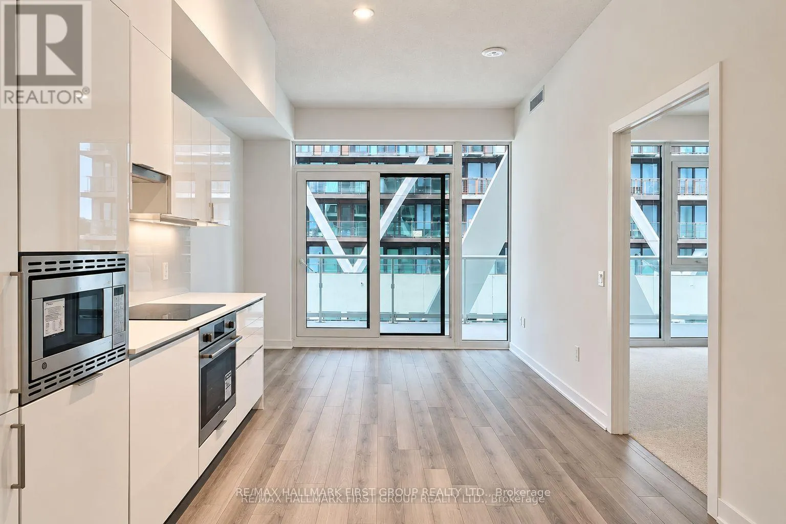 1235 - 230 SIMCOE STREET