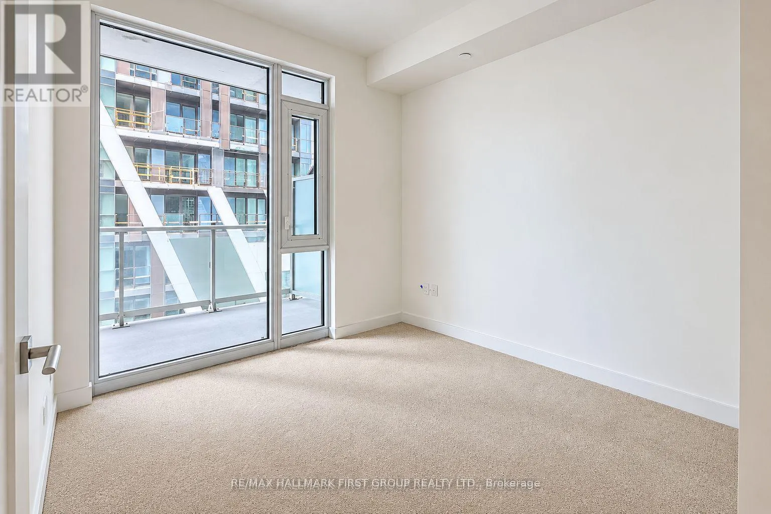 1235 - 230 SIMCOE STREET