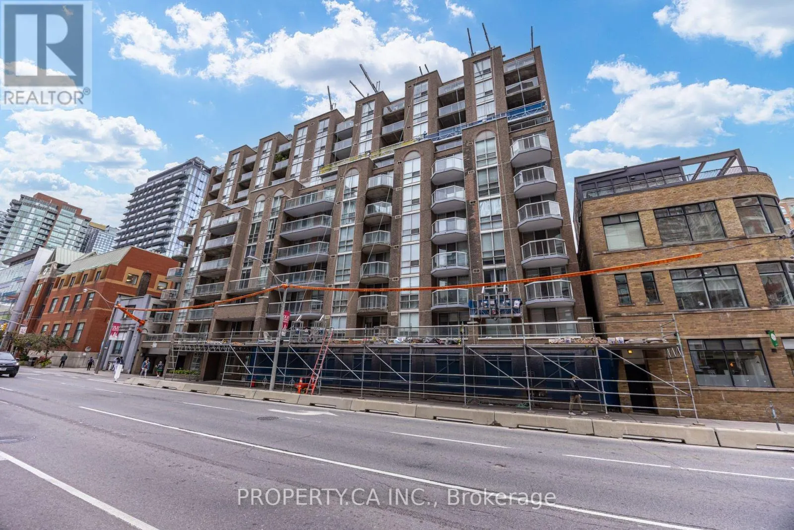 209 - 330 ADELAIDE STREET E