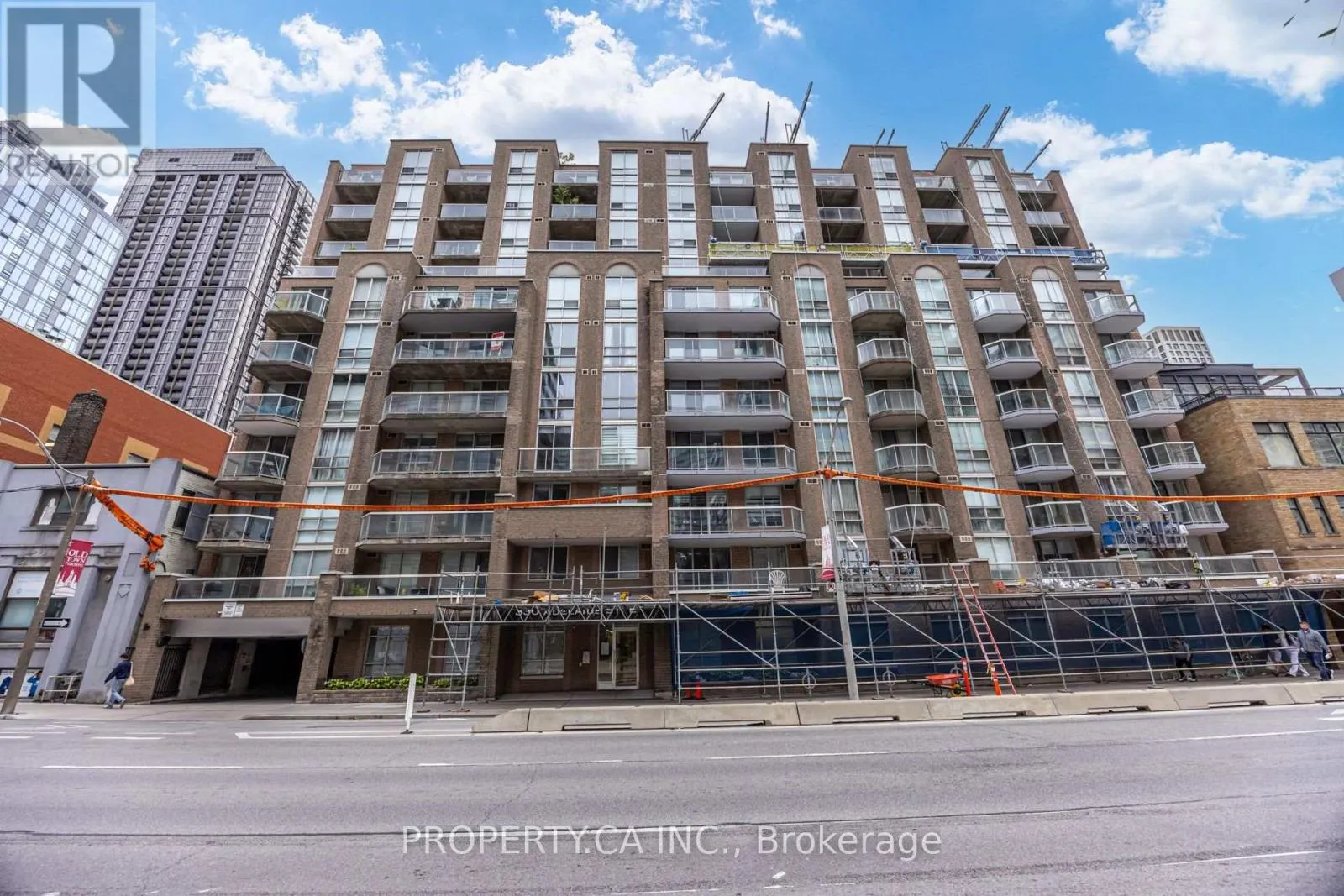 209 - 330 ADELAIDE STREET E