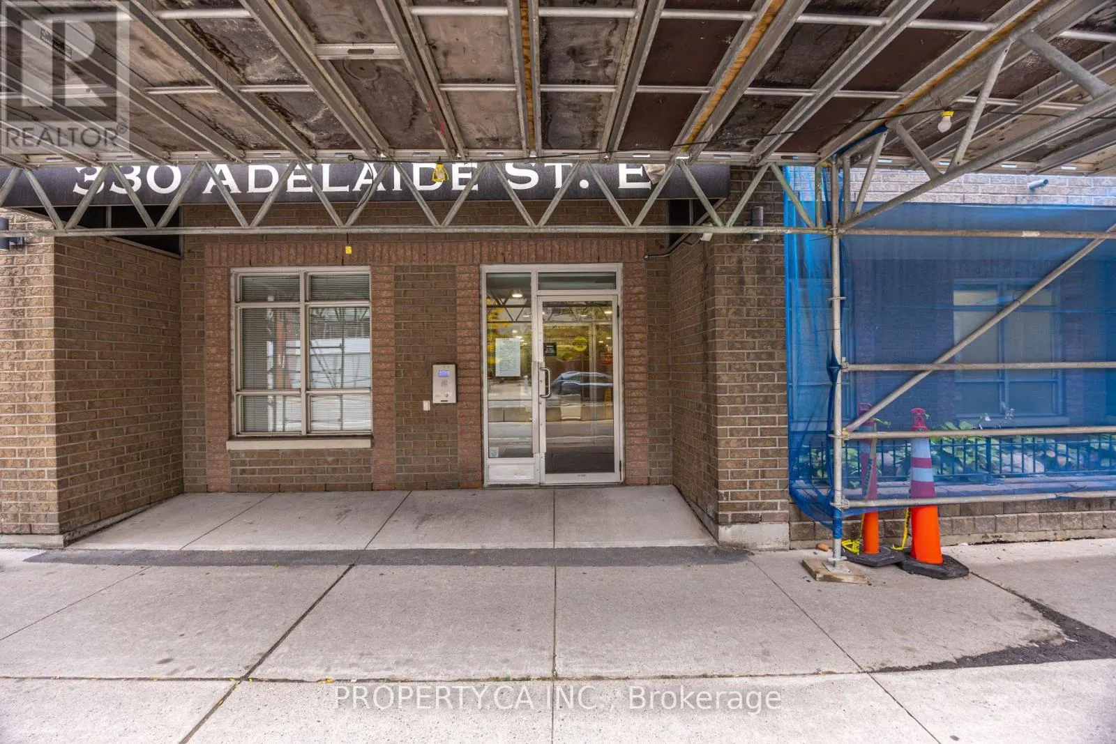 209 - 330 ADELAIDE STREET E