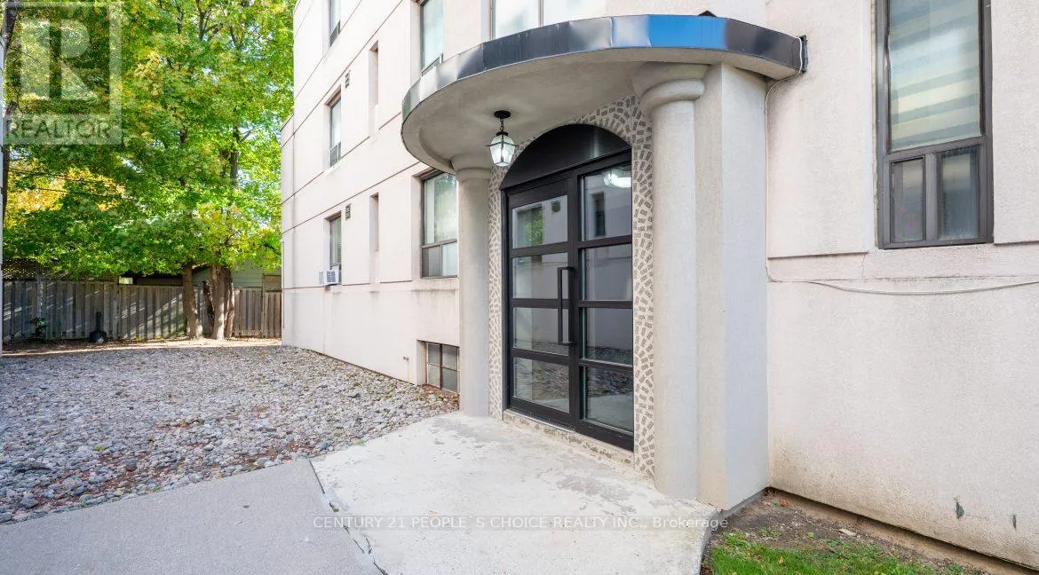 10 - 869 AVENUE ROAD