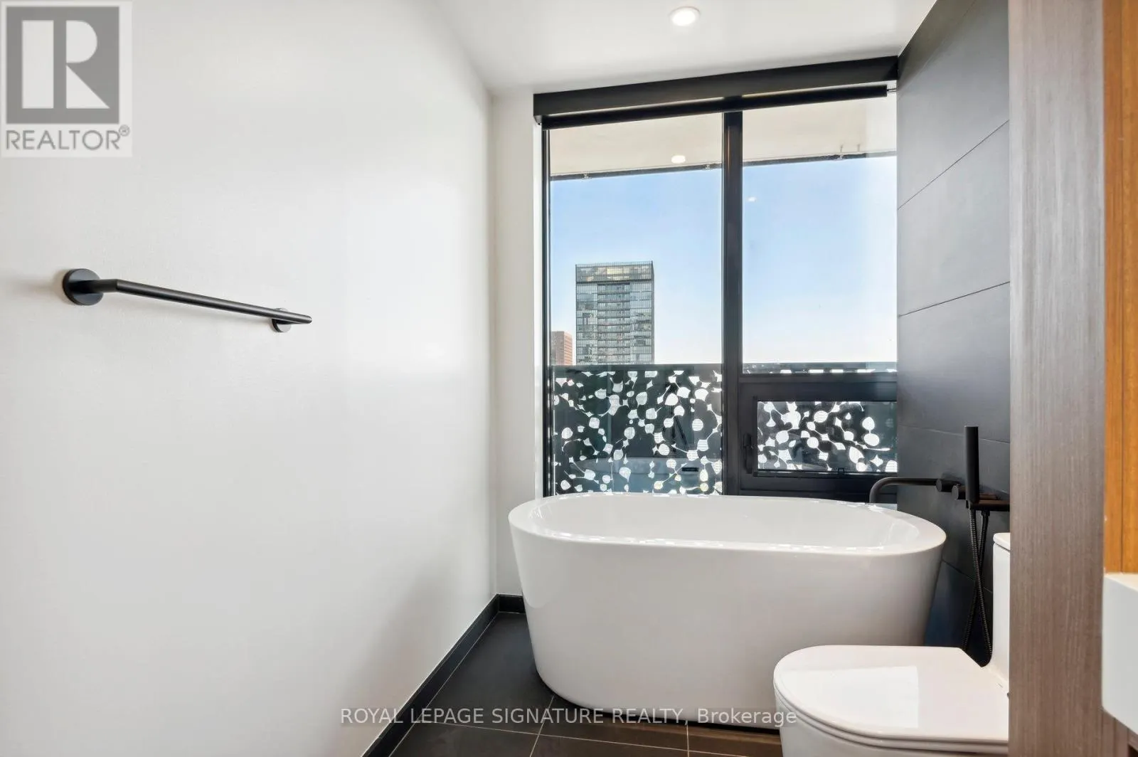 3703 - 55 CHARLES STREET E