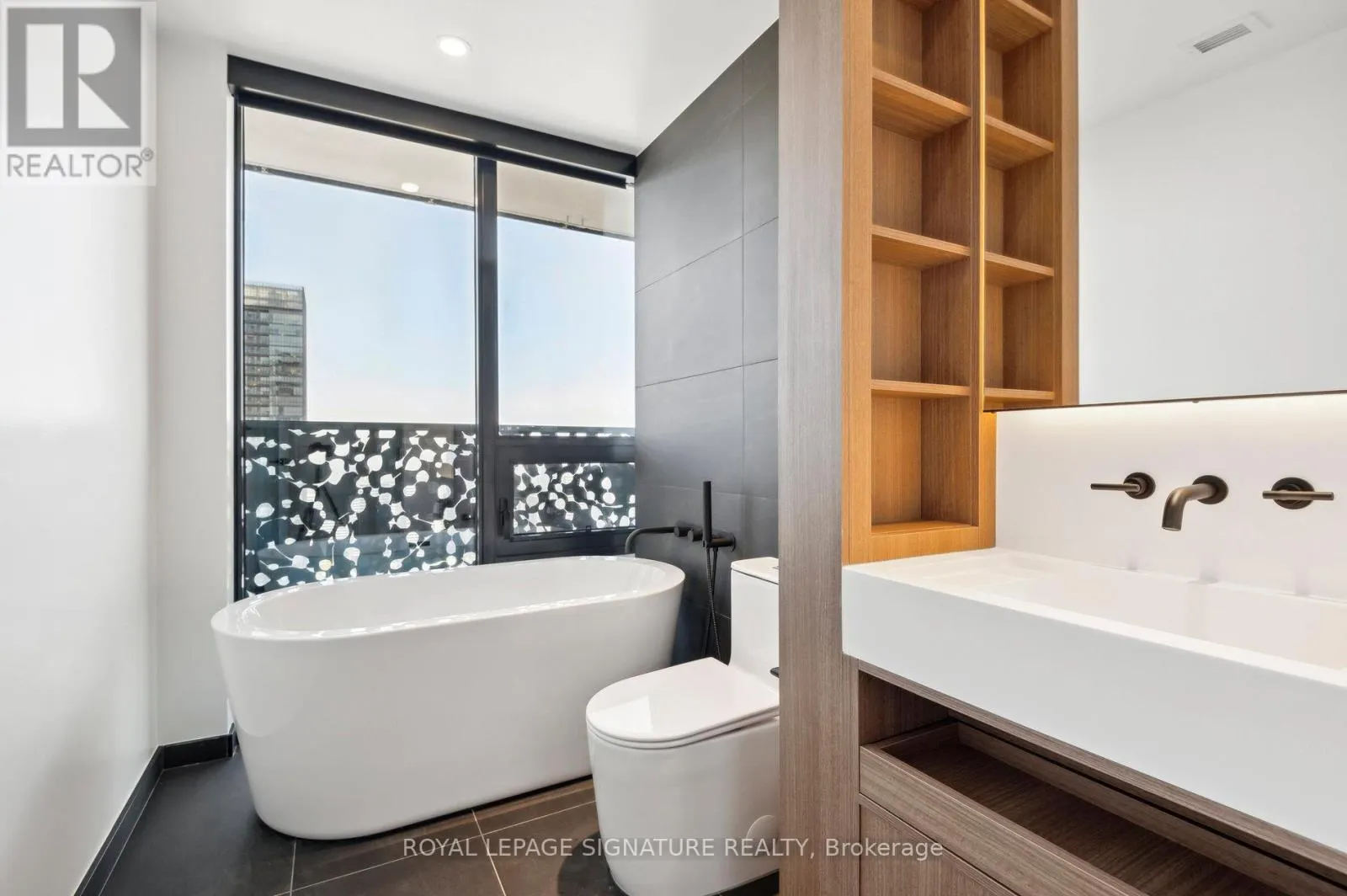3703 - 55 CHARLES STREET E