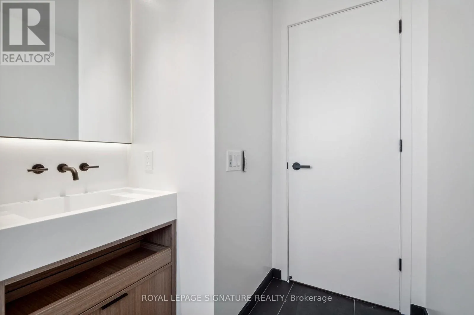 3703 - 55 CHARLES STREET E