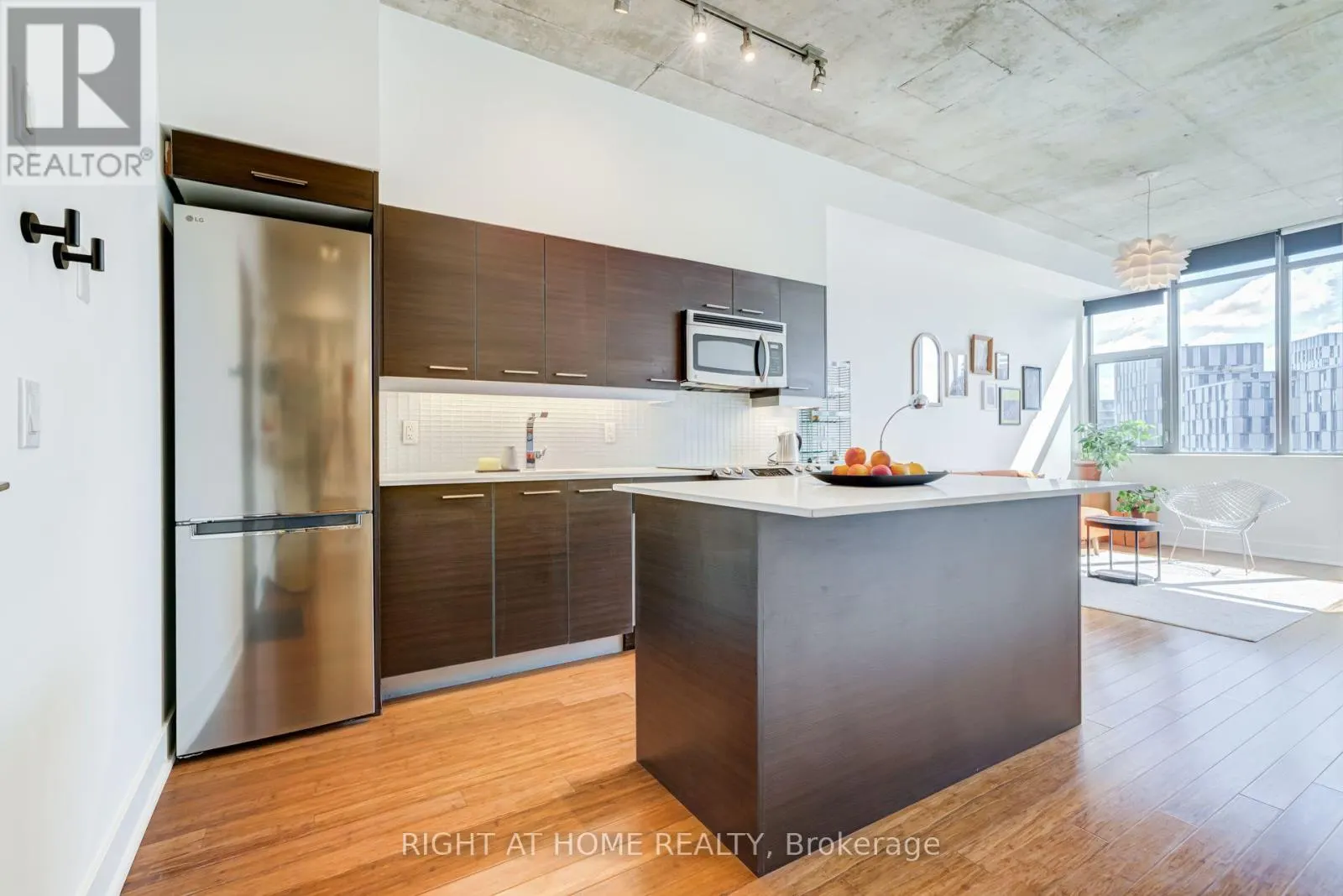 805 - 90 TRINITY STREET