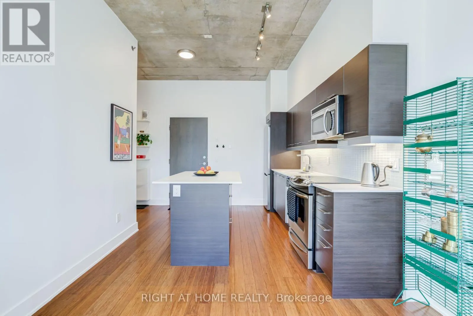 805 - 90 TRINITY STREET