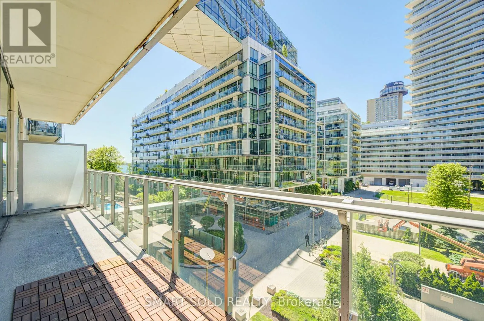 436 - 39 QUEENS QUAY E