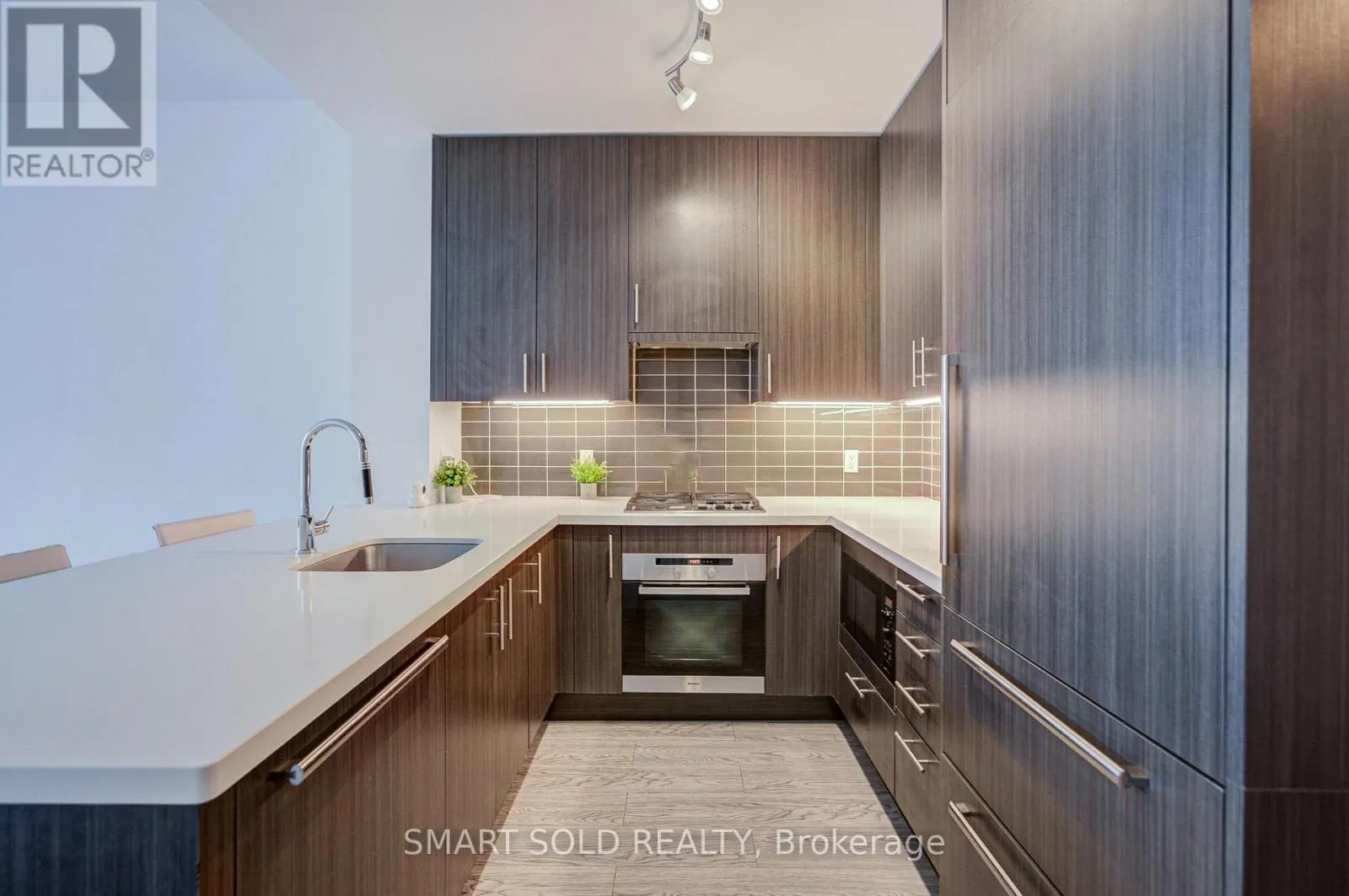 436 - 39 QUEENS QUAY E
