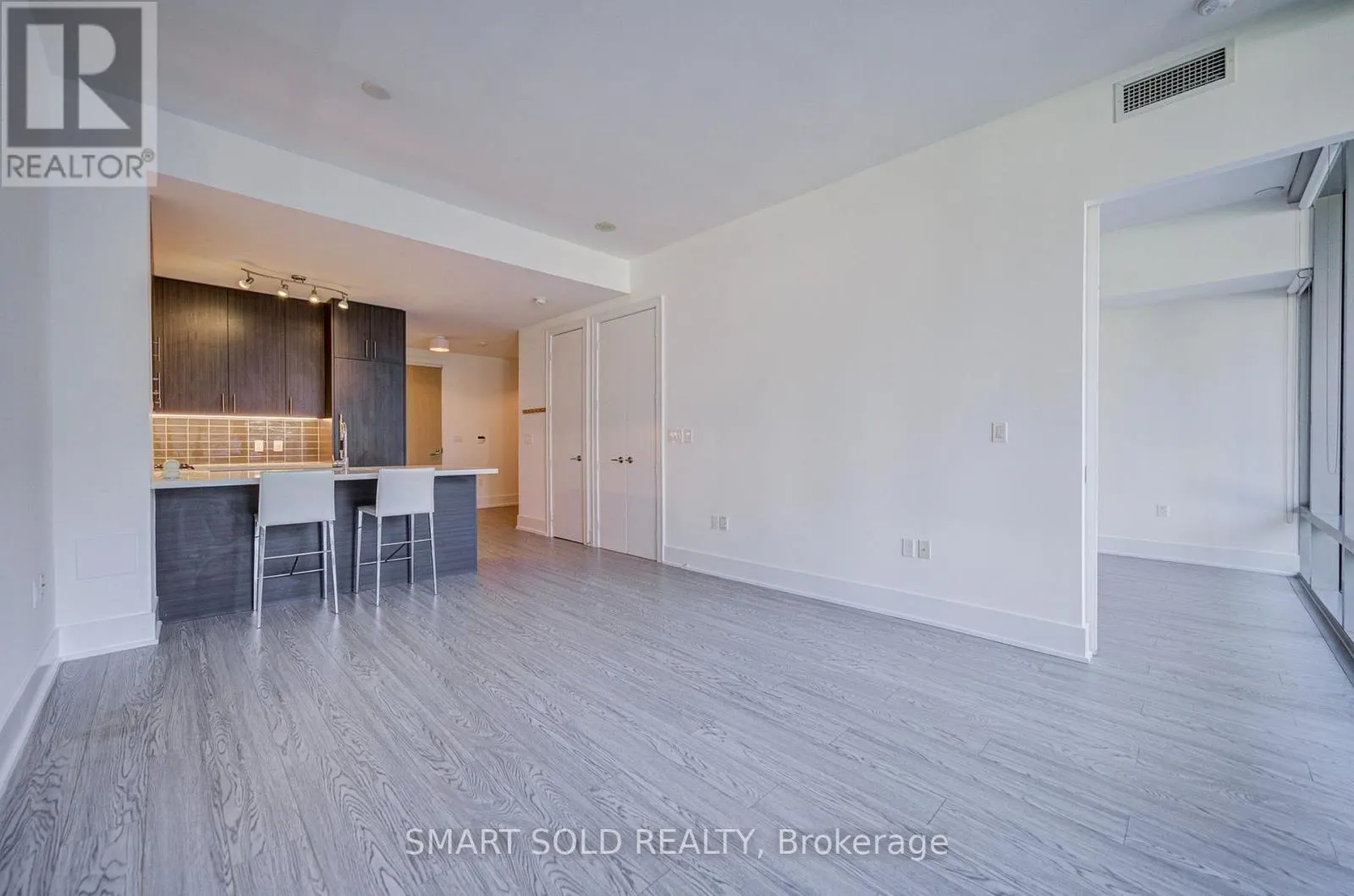 436 - 39 QUEENS QUAY E