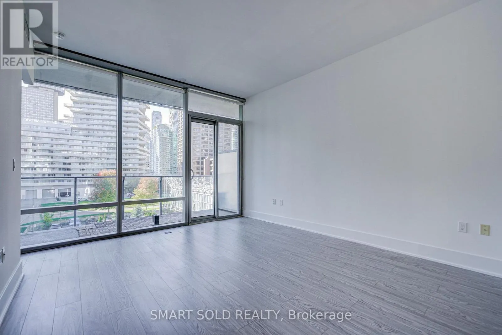 436 - 39 QUEENS QUAY E