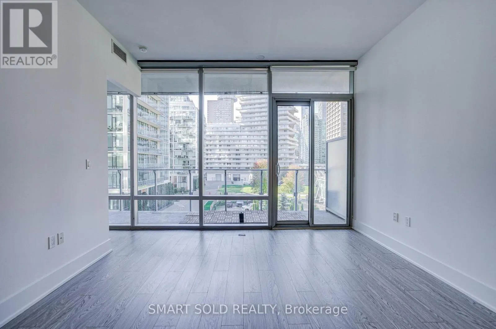 436 - 39 QUEENS QUAY E