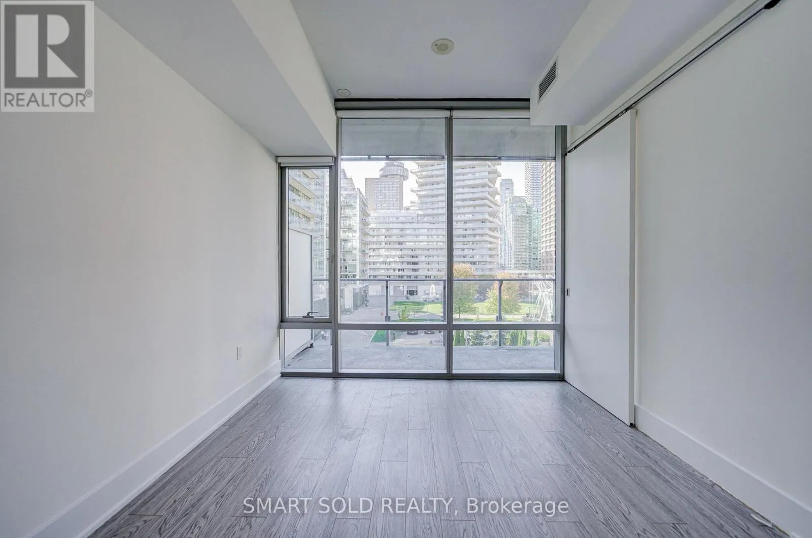 436 - 39 QUEENS QUAY E