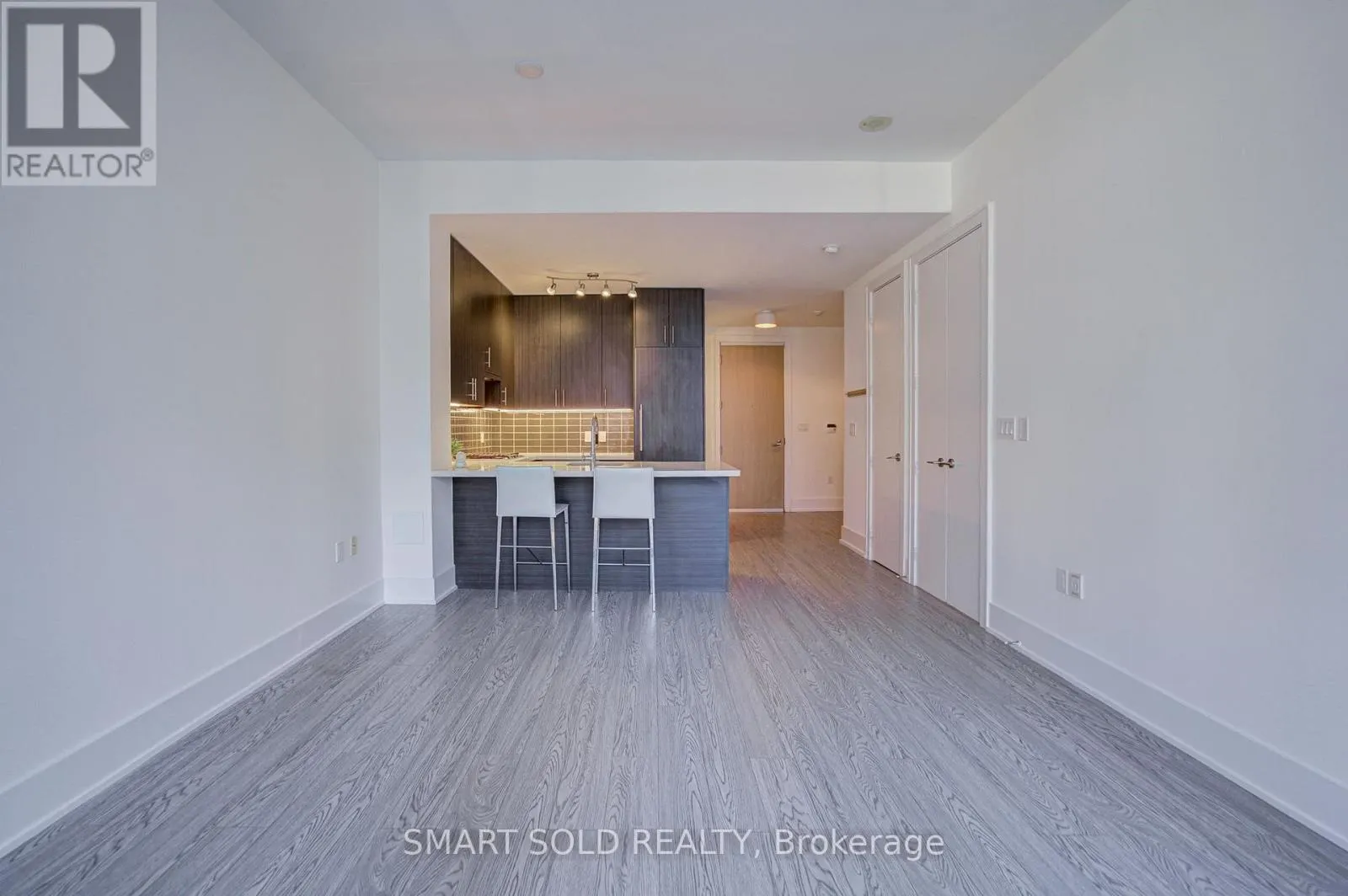 436 - 39 QUEENS QUAY E
