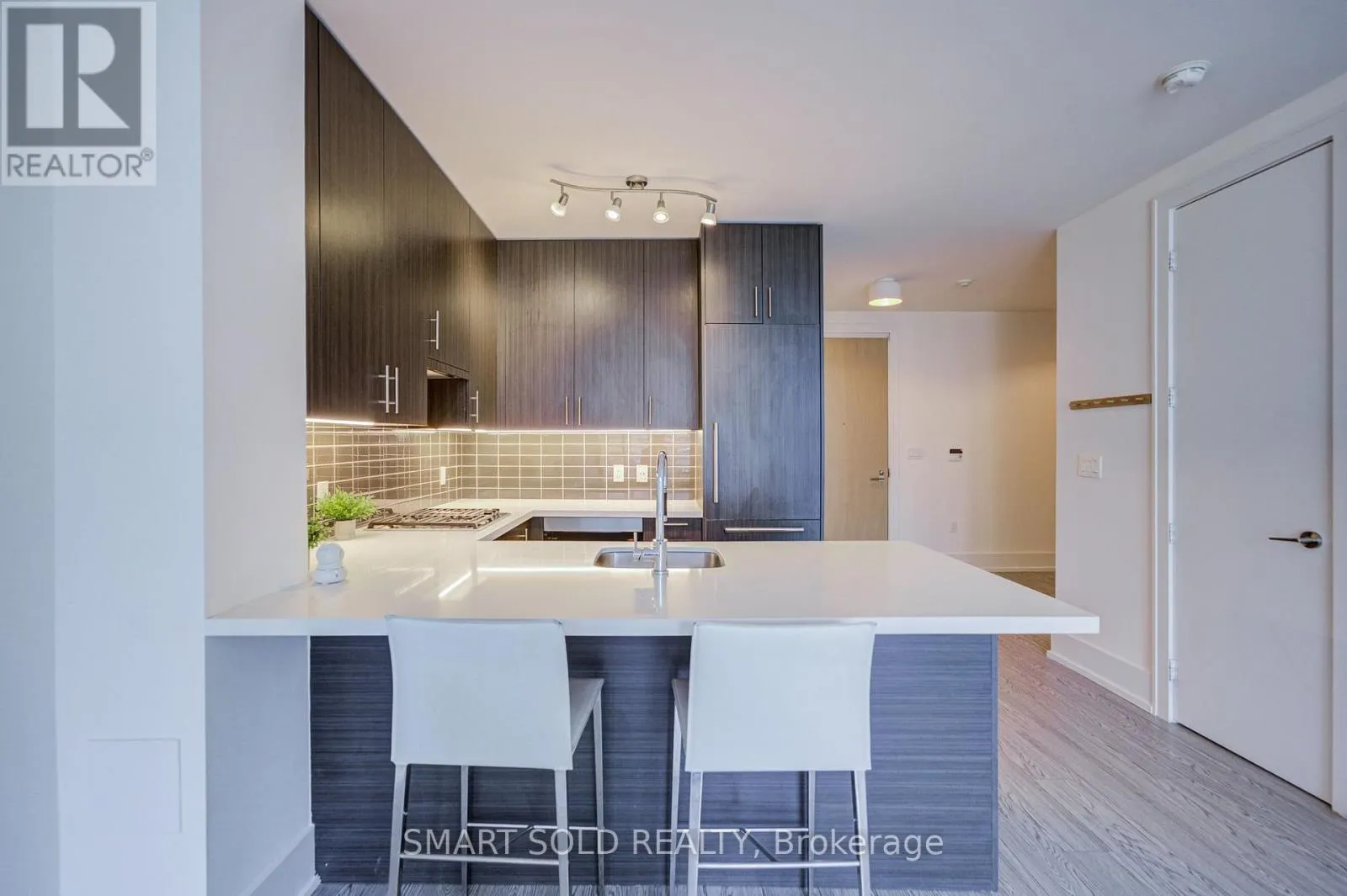 436 - 39 QUEENS QUAY E