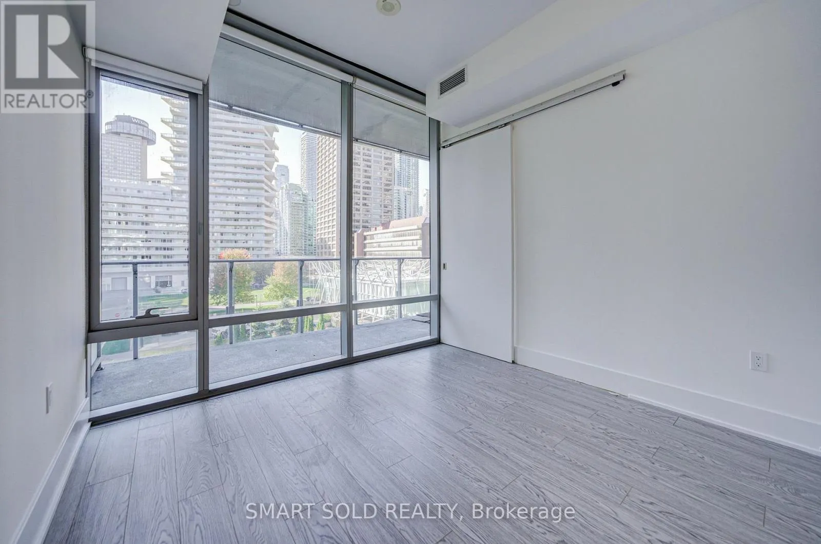 436 - 39 QUEENS QUAY E