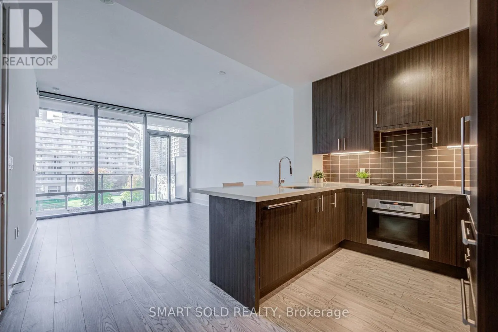 436 - 39 QUEENS QUAY E