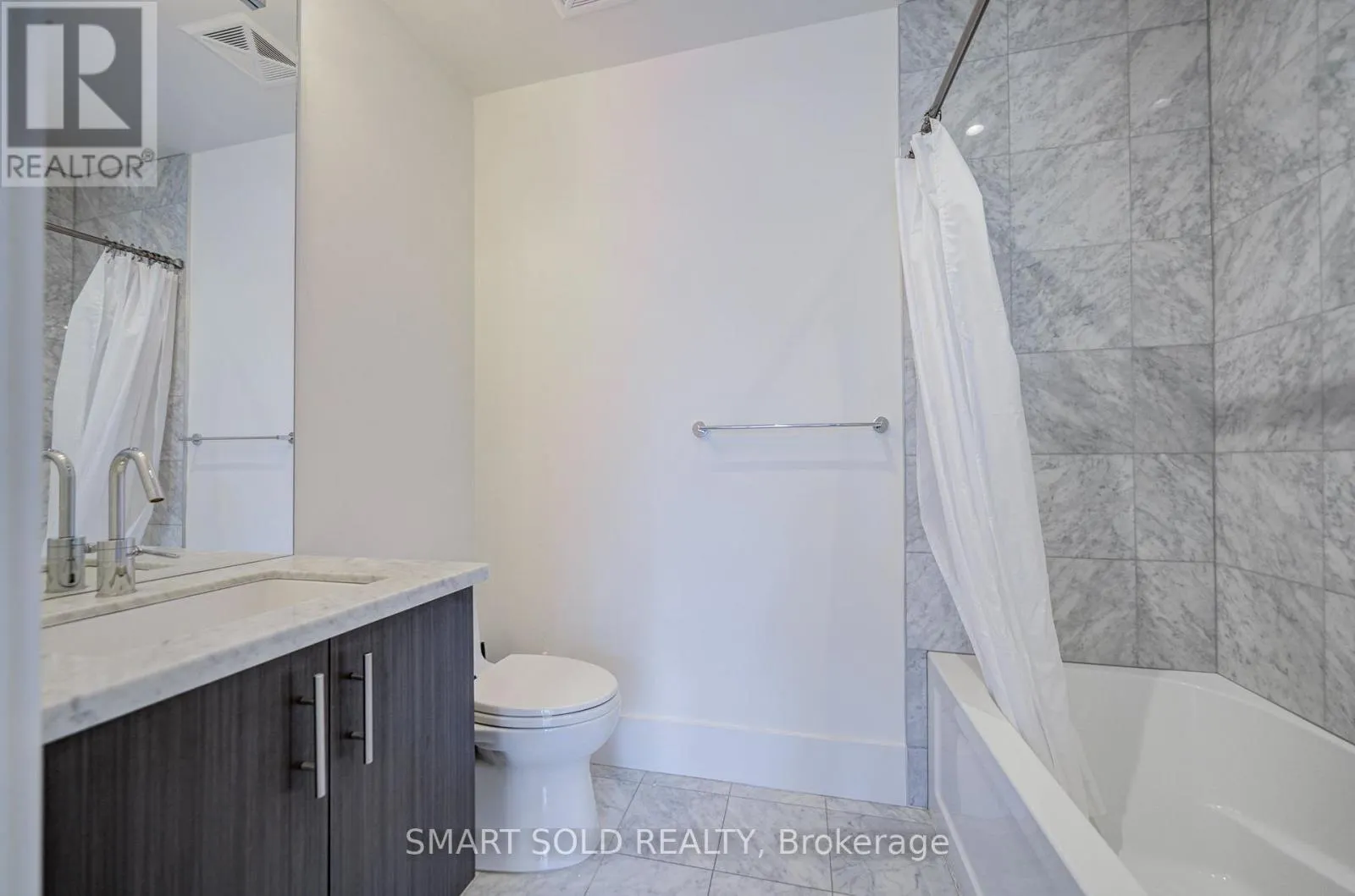 436 - 39 QUEENS QUAY E