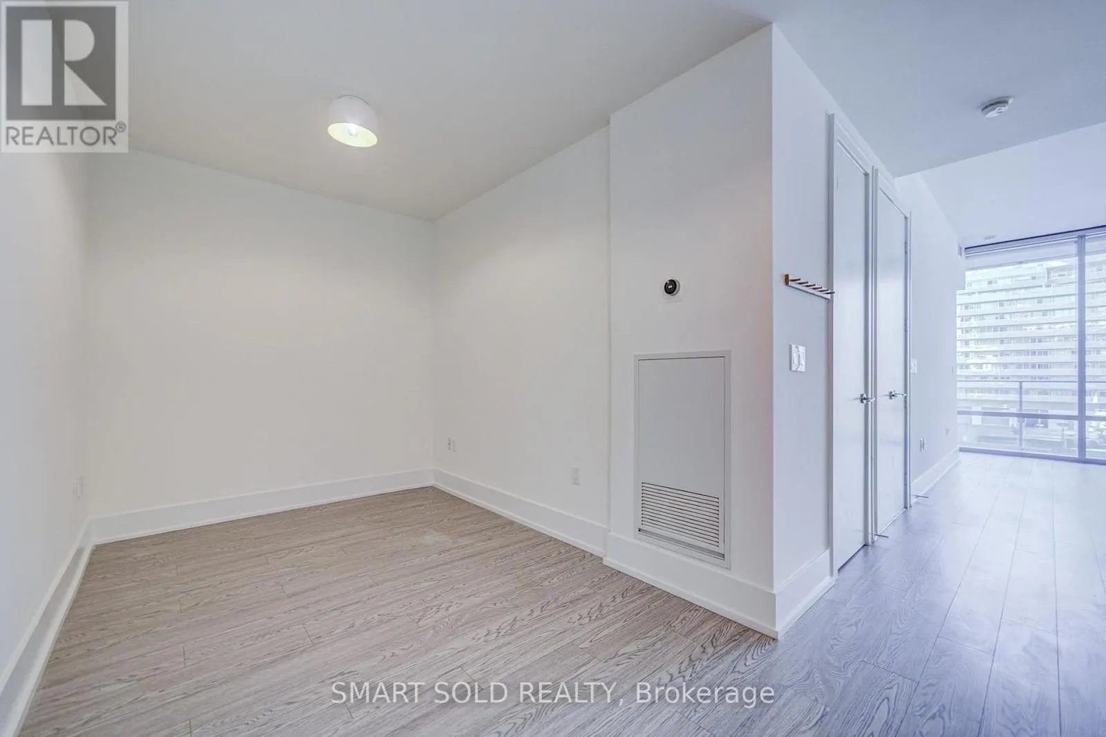 436 - 39 QUEENS QUAY E