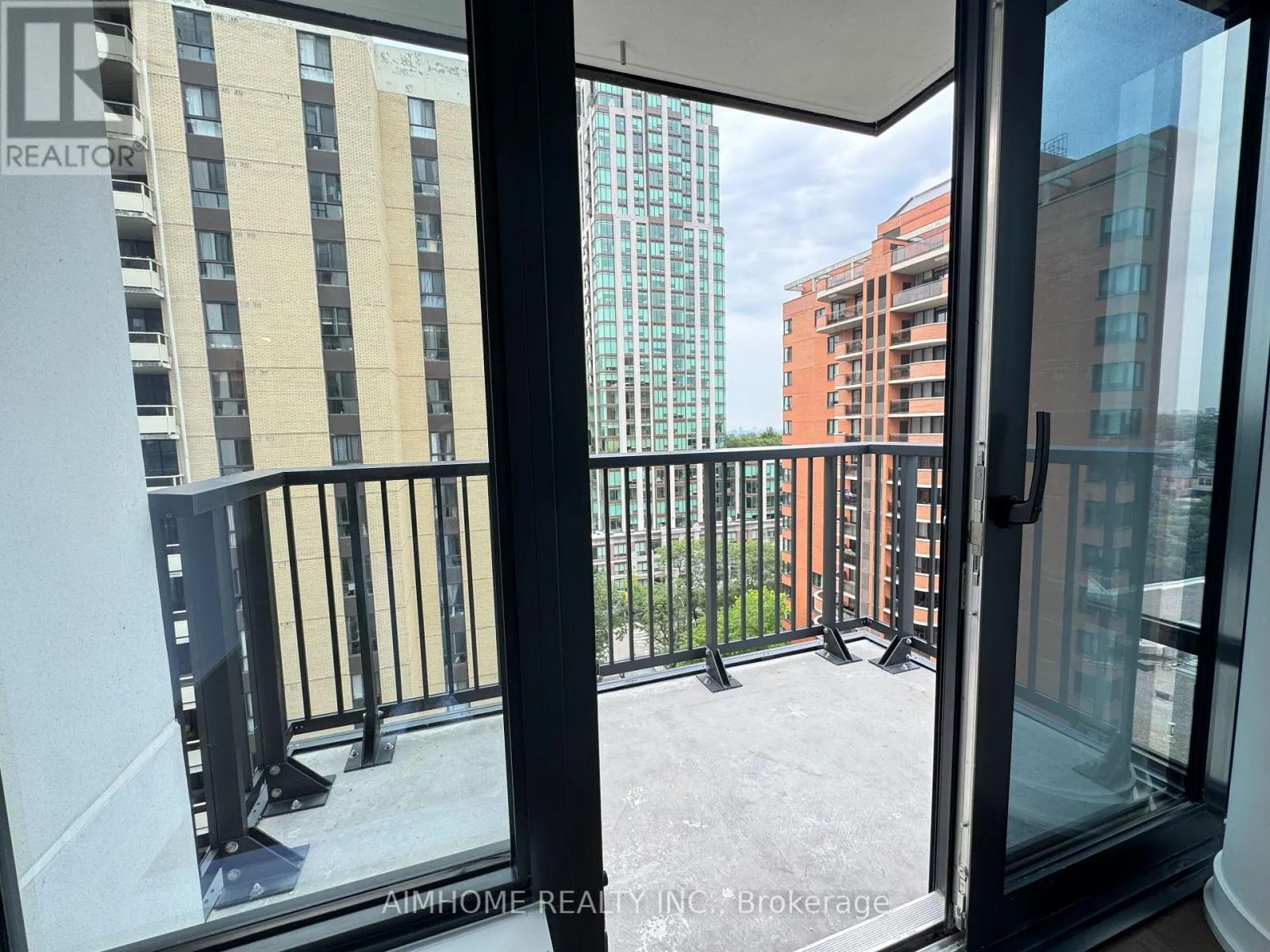 1606 - 91 MONTCLAIR AVENUE