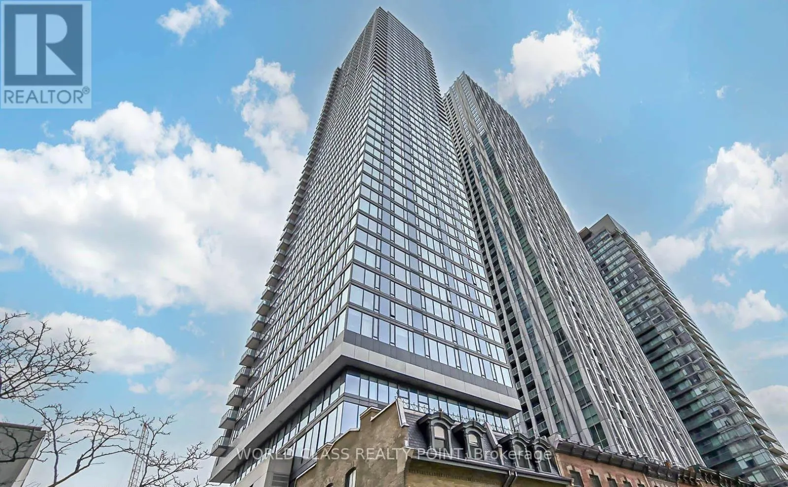 2404 - 8 CUMBERLAND STREET