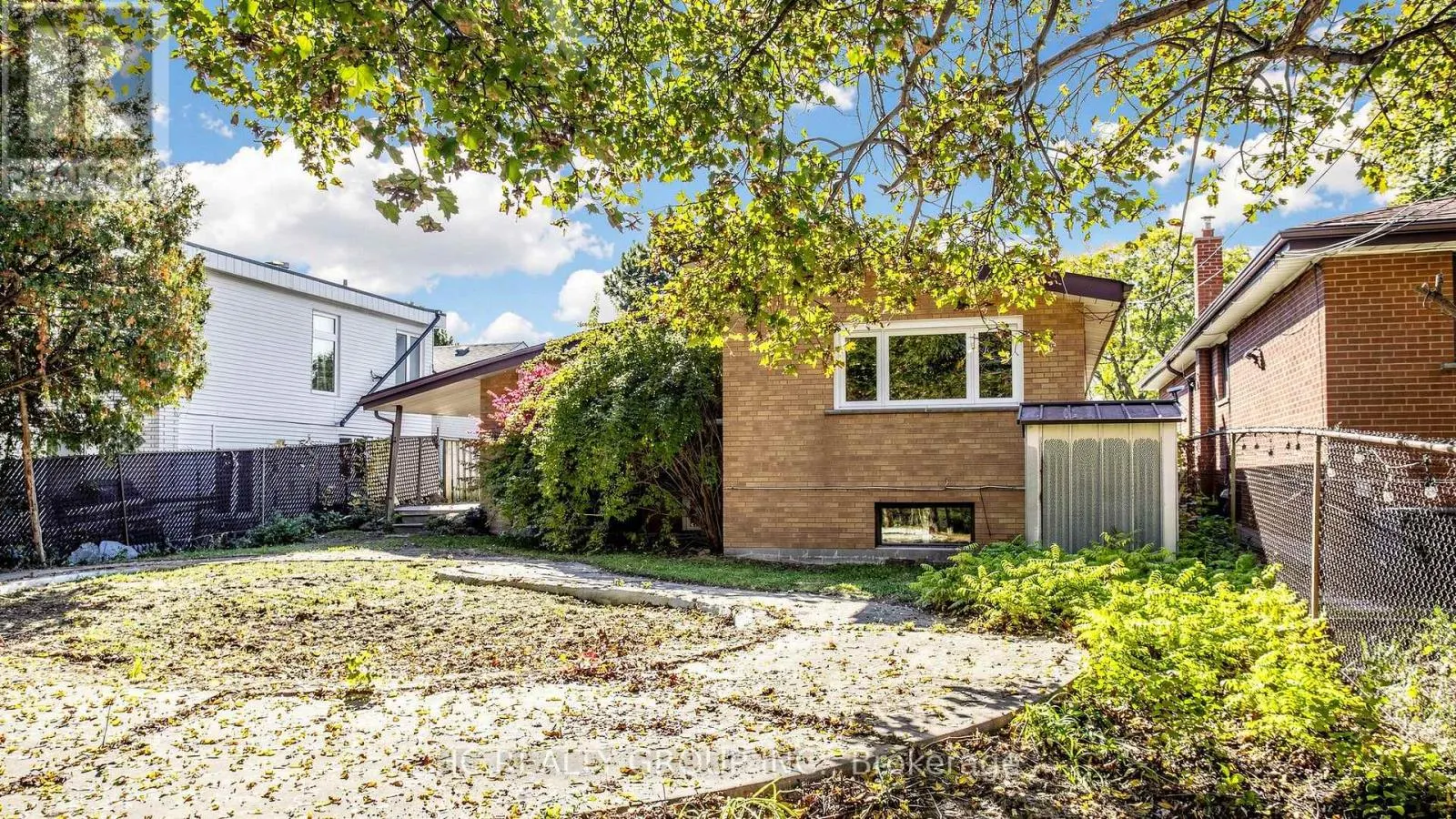 52 DUKINFIELD CRESCENT