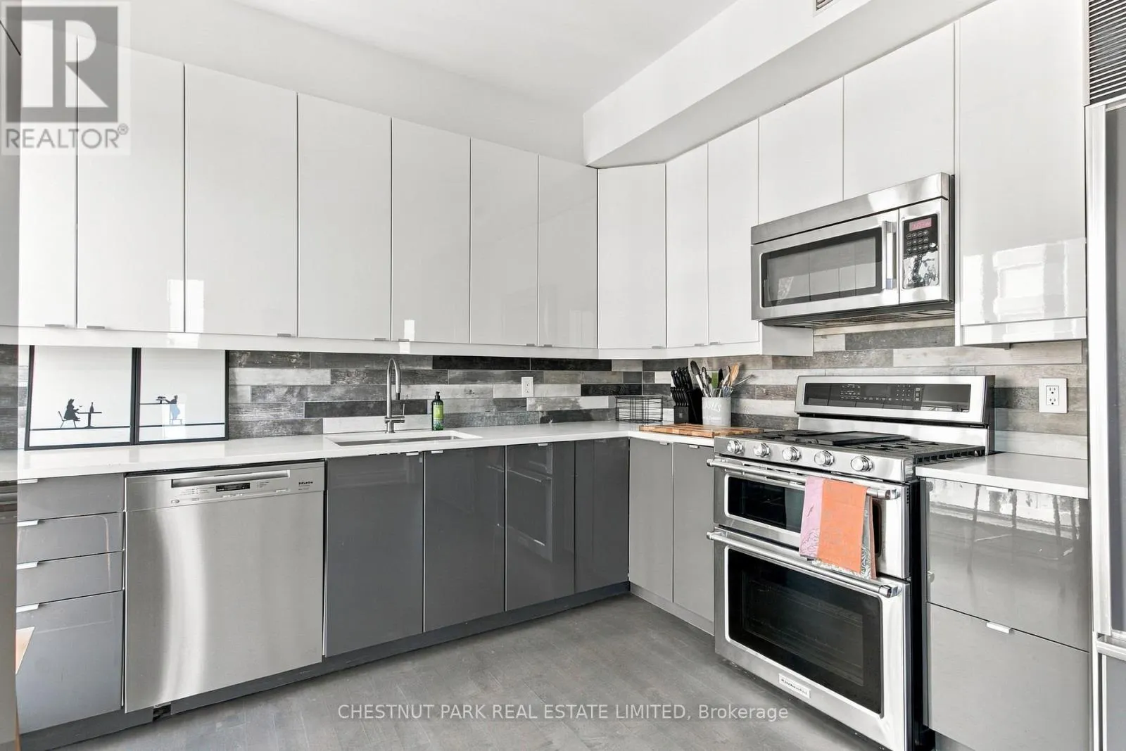 1902 - 38 AVENUE ROAD