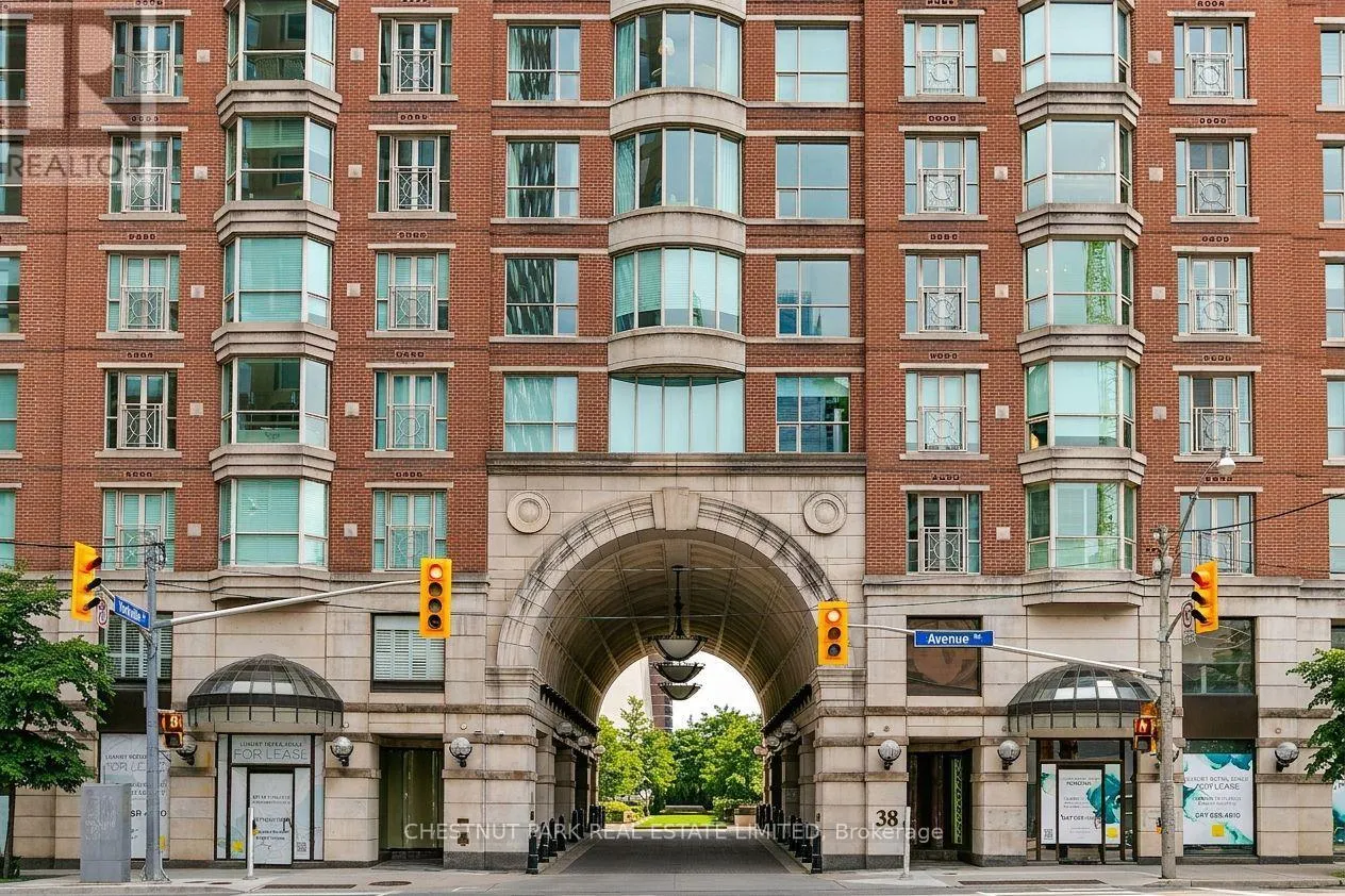 1902 - 38 AVENUE ROAD