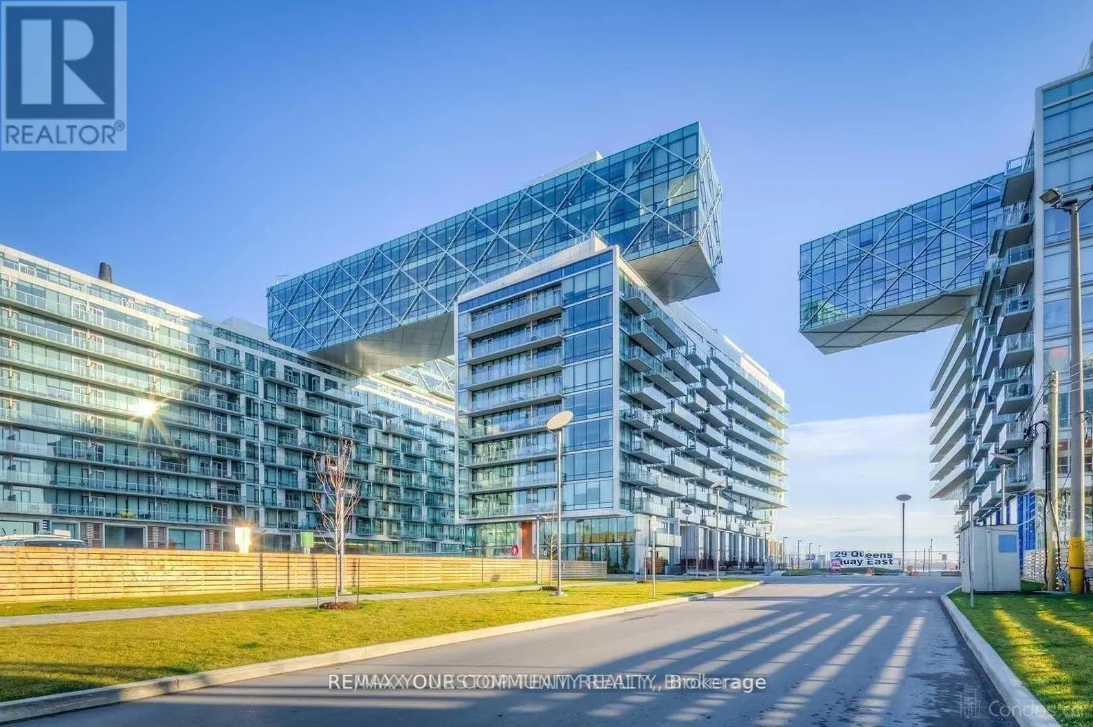 918 - 29 QUEENS QUAY E