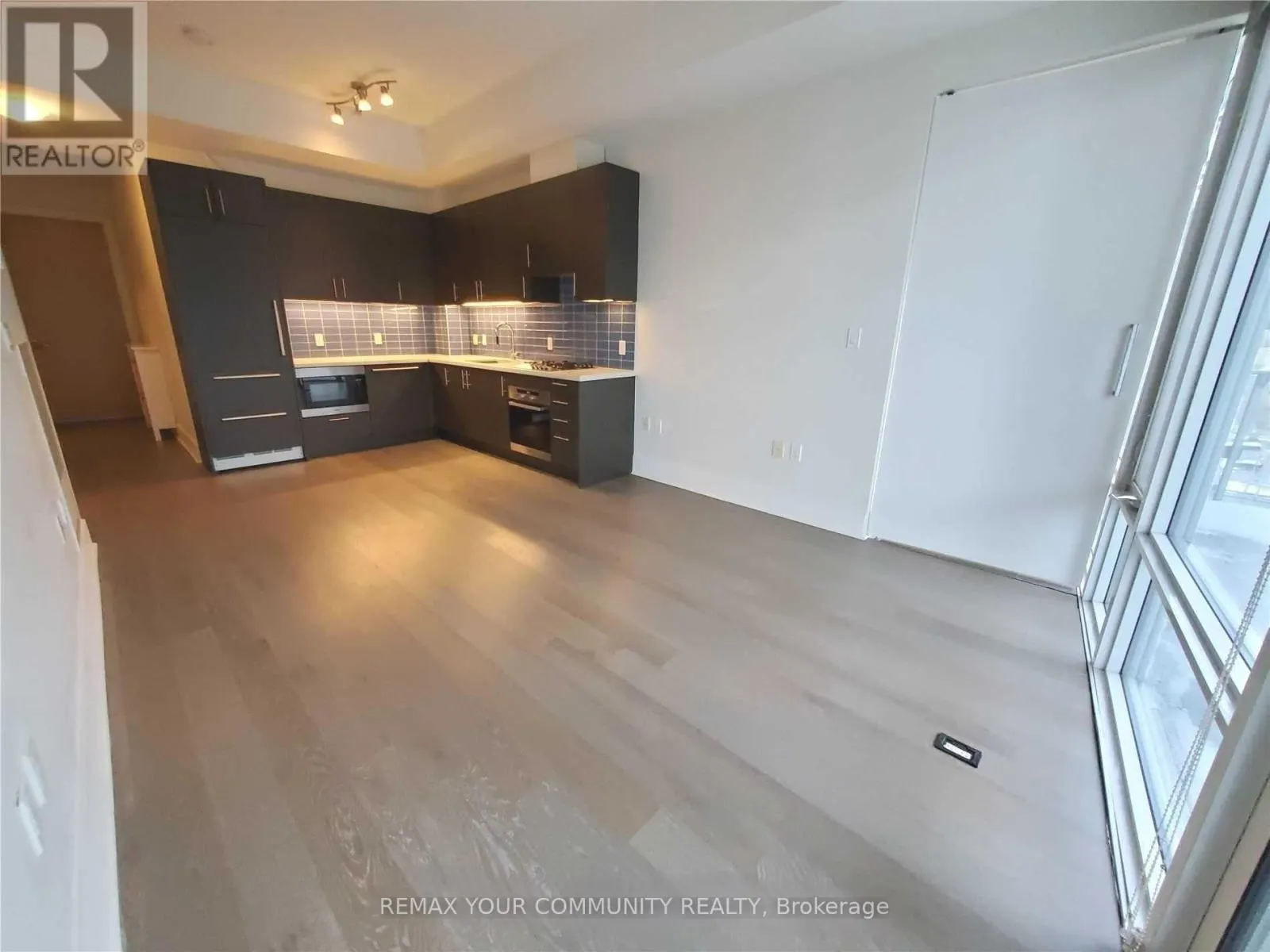 918 - 29 QUEENS QUAY E