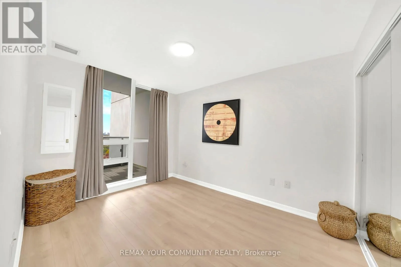 1607 - 70 FOREST MANOR ROAD