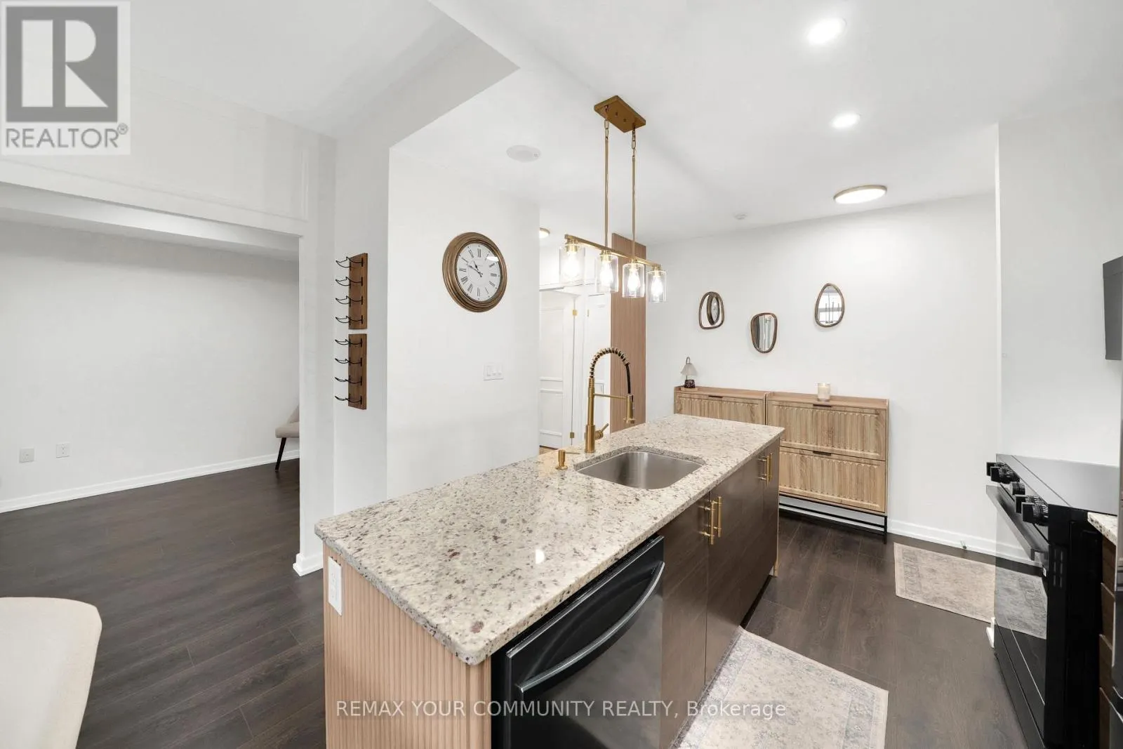 1607 - 70 FOREST MANOR ROAD