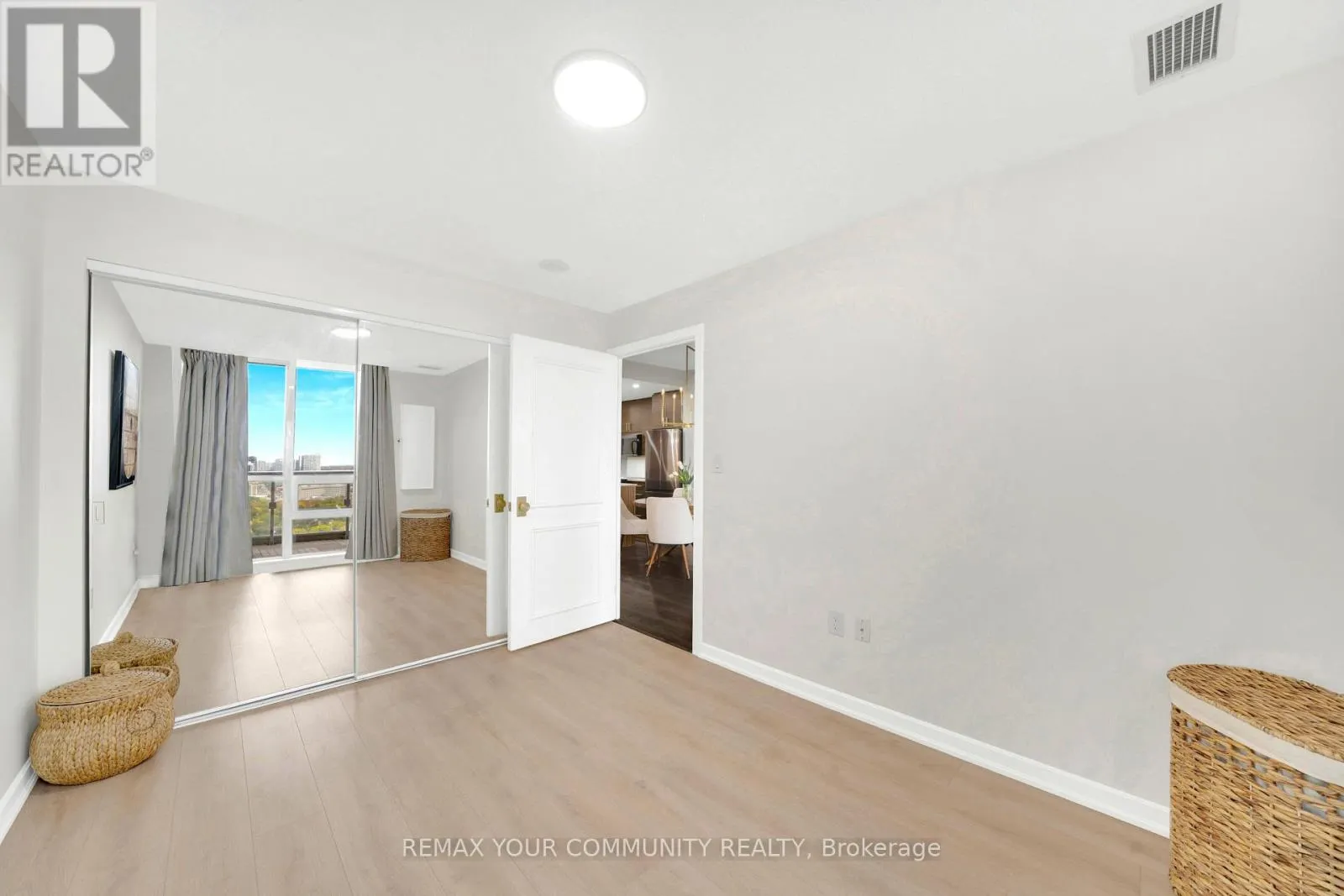 1607 - 70 FOREST MANOR ROAD