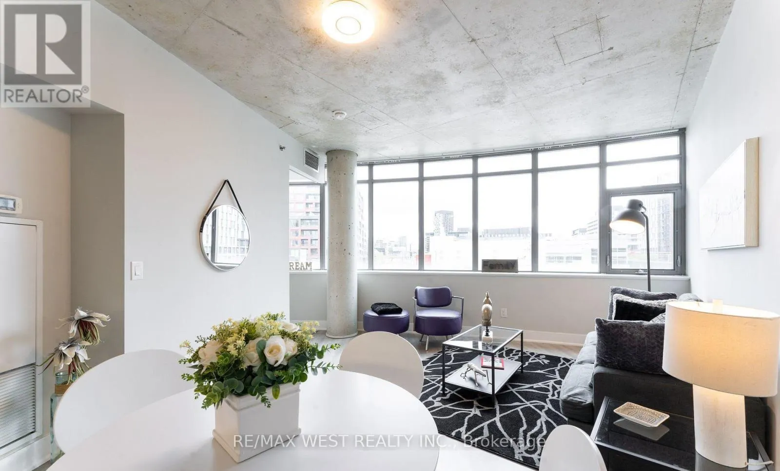 303 - 90 TRINITY STREET