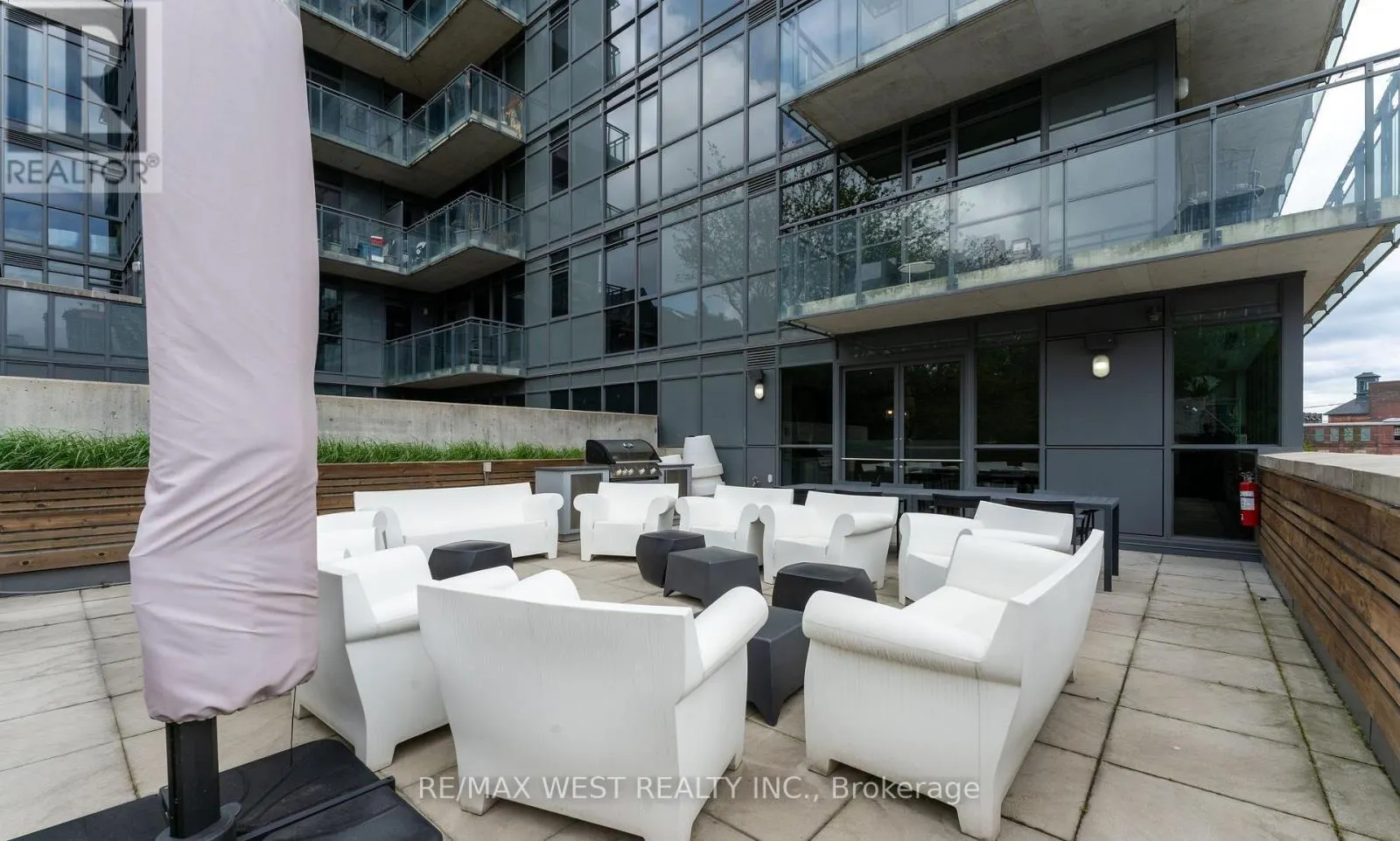 303 - 90 TRINITY STREET