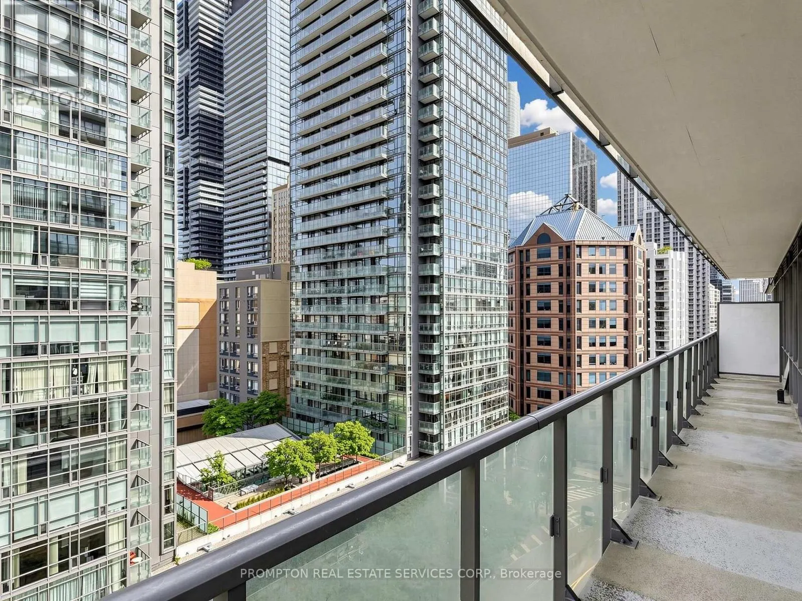 905 - 832 BAY STREET