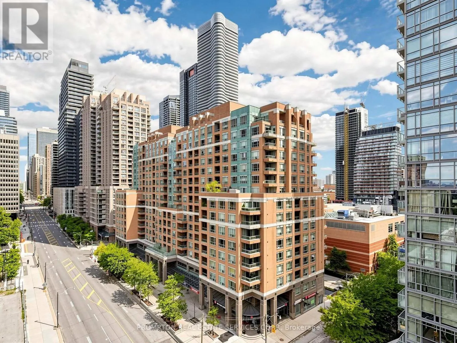 905 - 832 BAY STREET