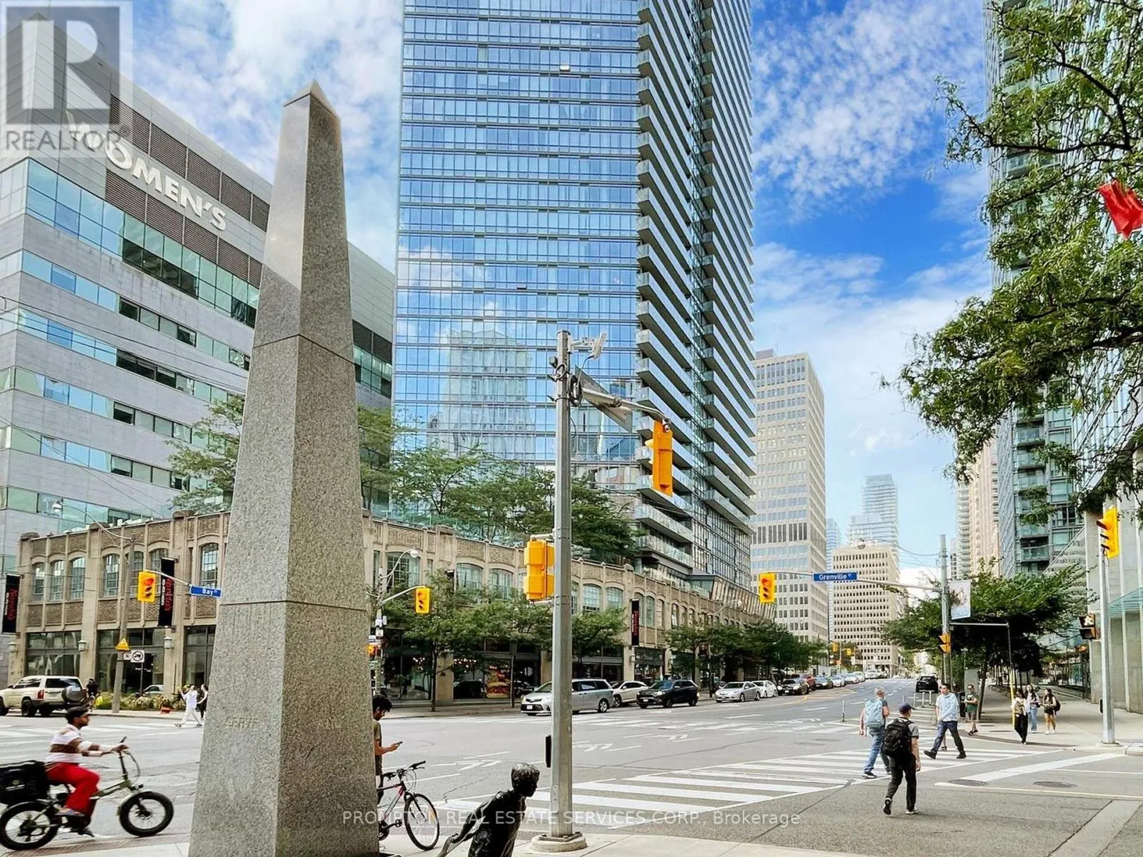 905 - 832 BAY STREET