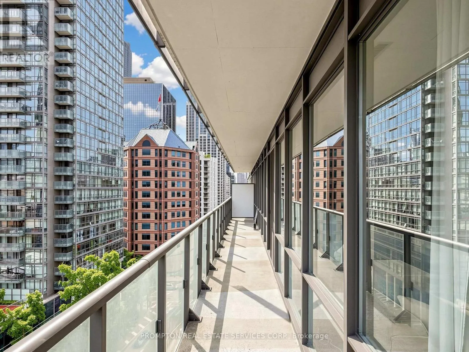 905 - 832 BAY STREET