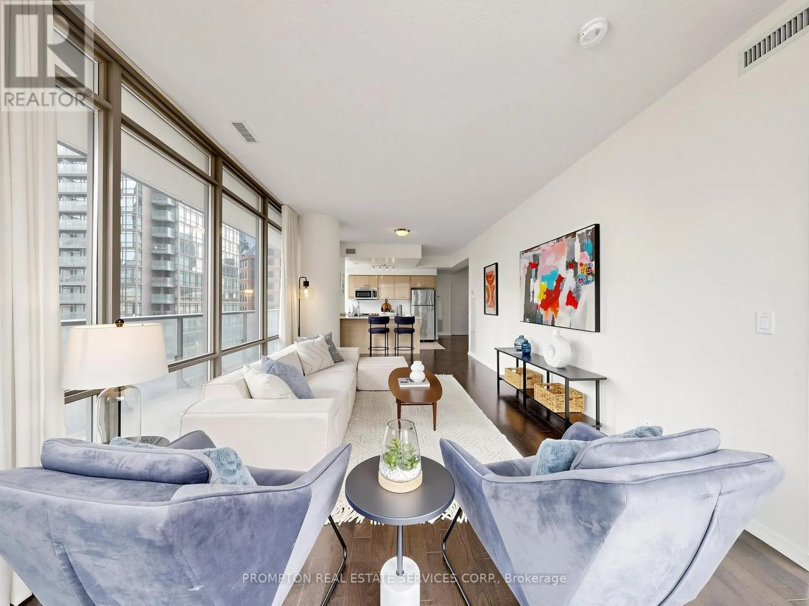 905 - 832 BAY STREET