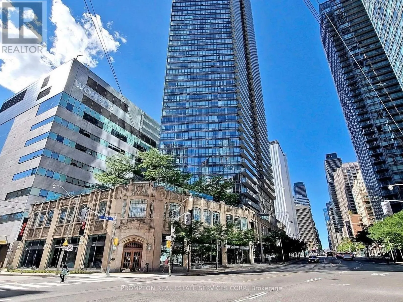 905 - 832 BAY STREET
