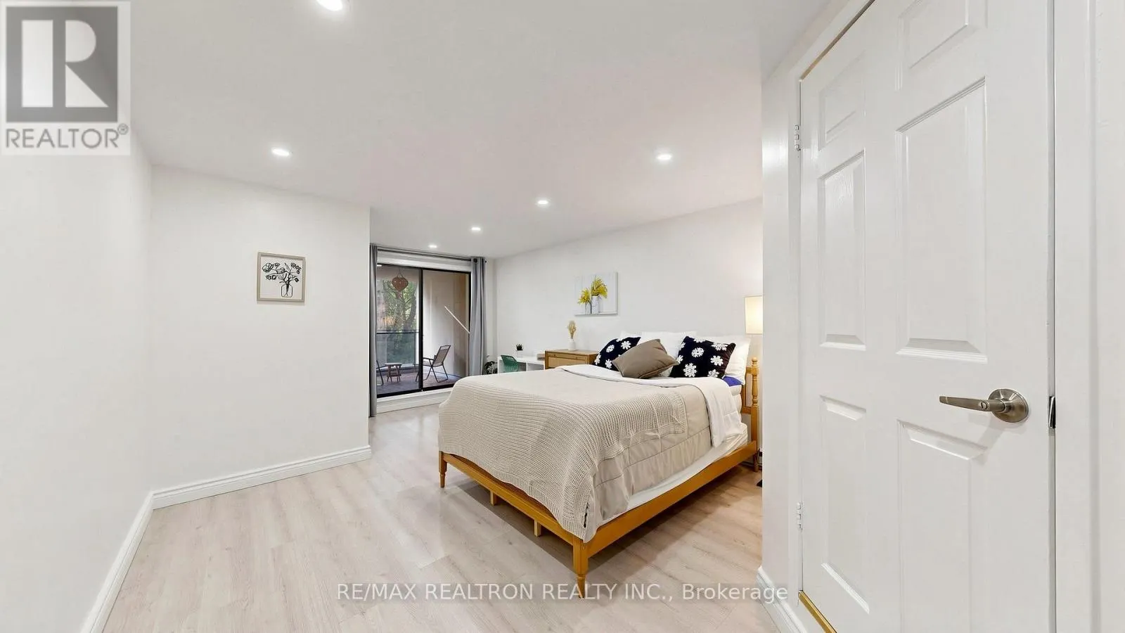 151 - 10 MOONSTONE BYWAY