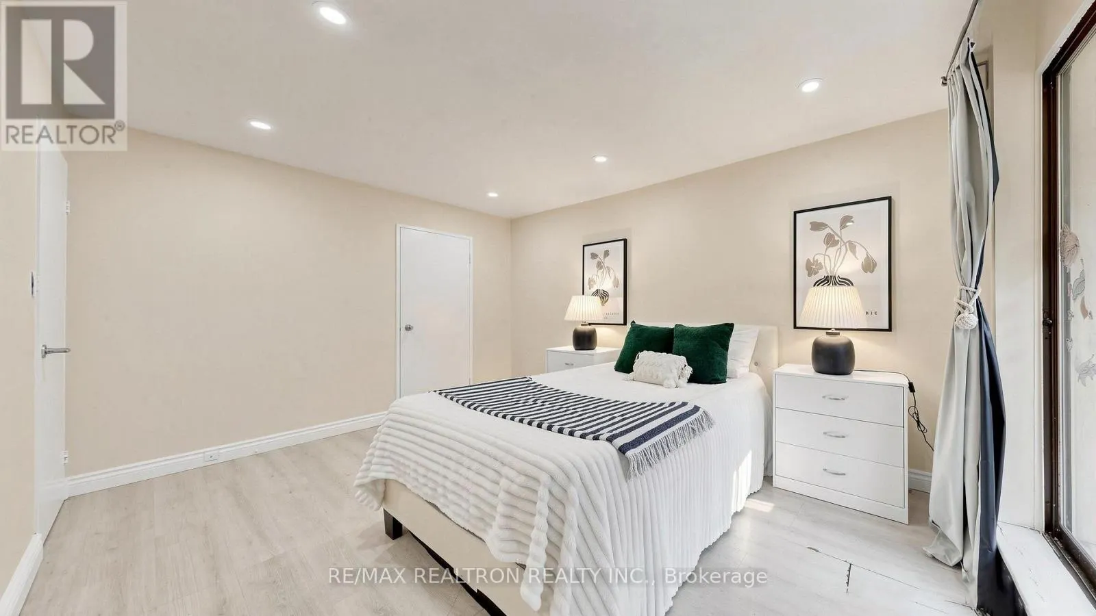 151 - 10 MOONSTONE BYWAY