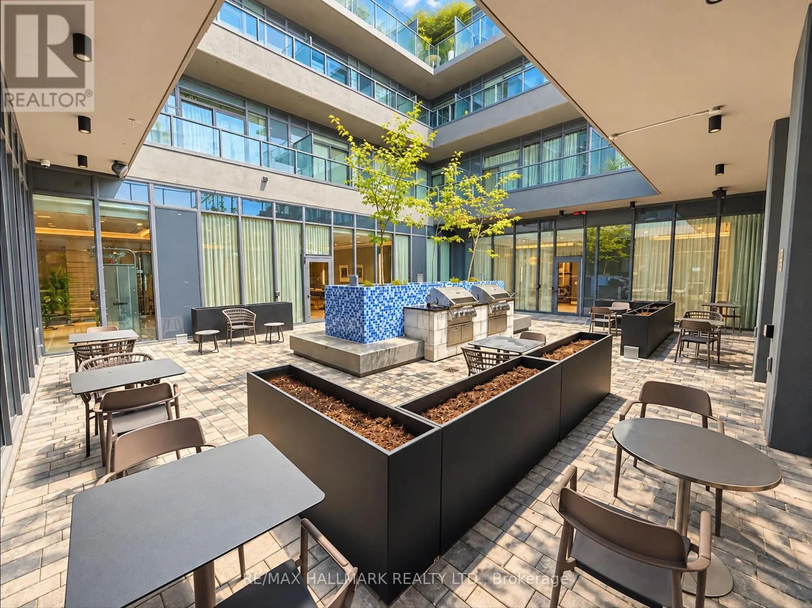 PH06 - 500 DUPONT STREET