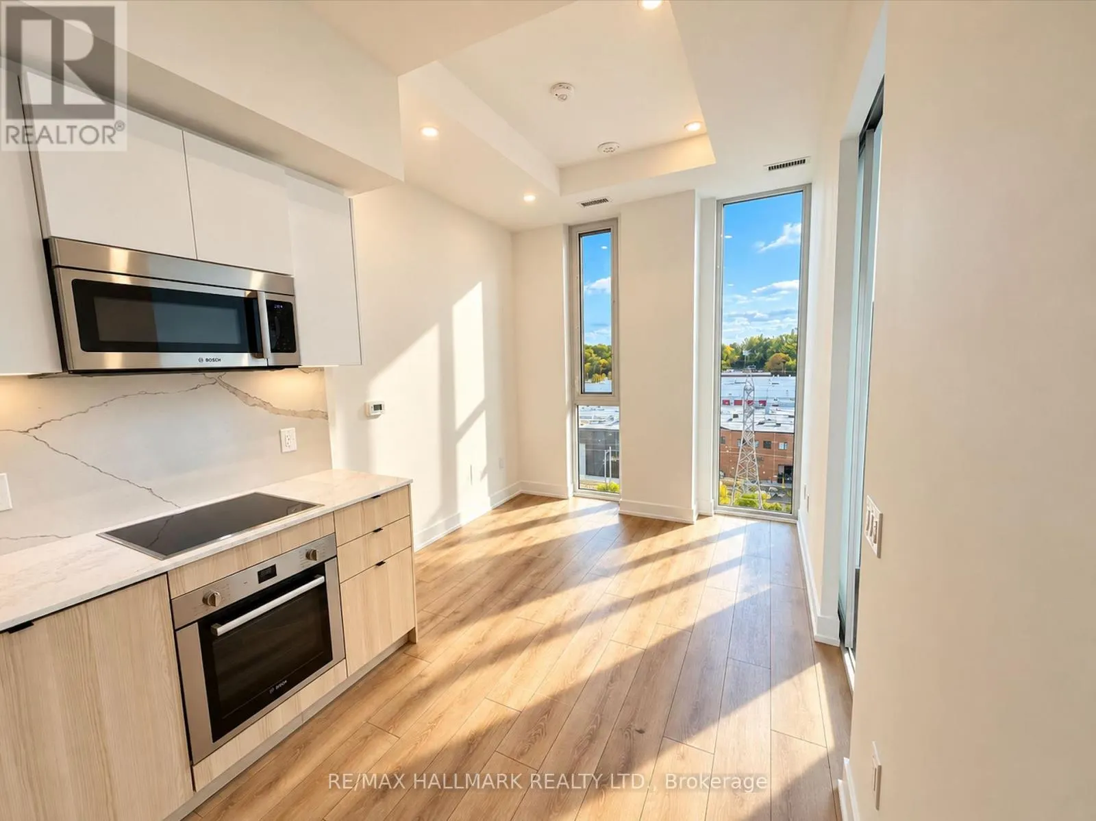 PH06 - 500 DUPONT STREET