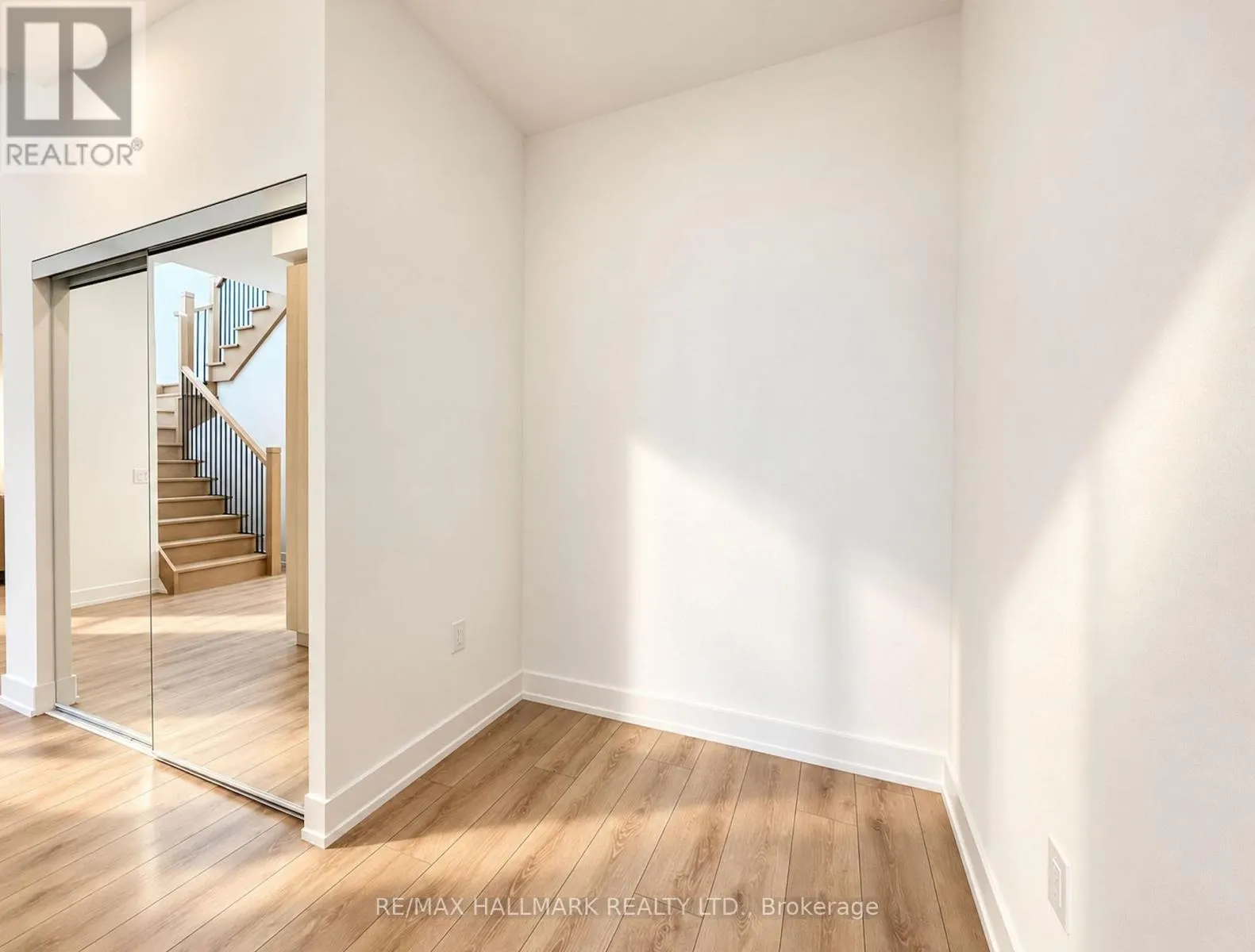 PH06 - 500 DUPONT STREET