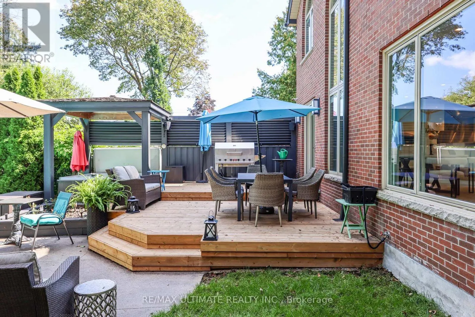 10 FIELD AVENUE