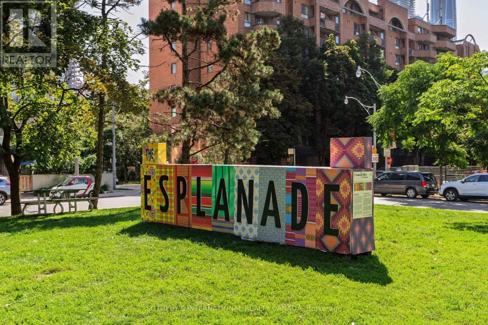 907 - 222 THE ESPLANADE